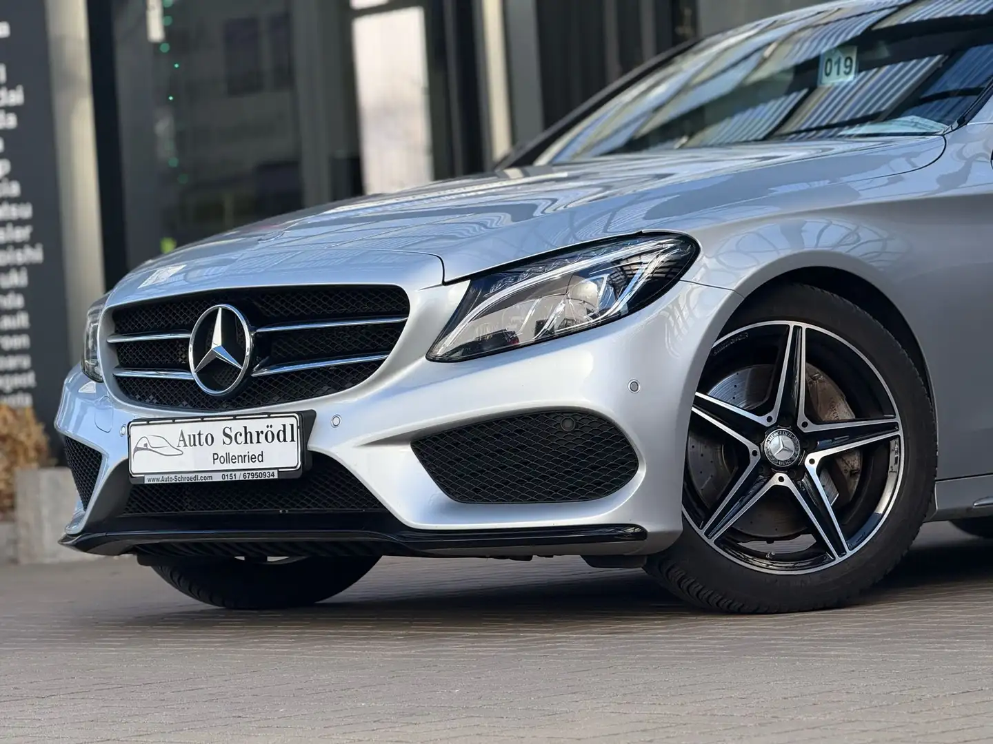 Mercedes-Benz C 300 Lim. AMG Line, iLED, El.Heck, Navi, Night-Paket Срібний - 2