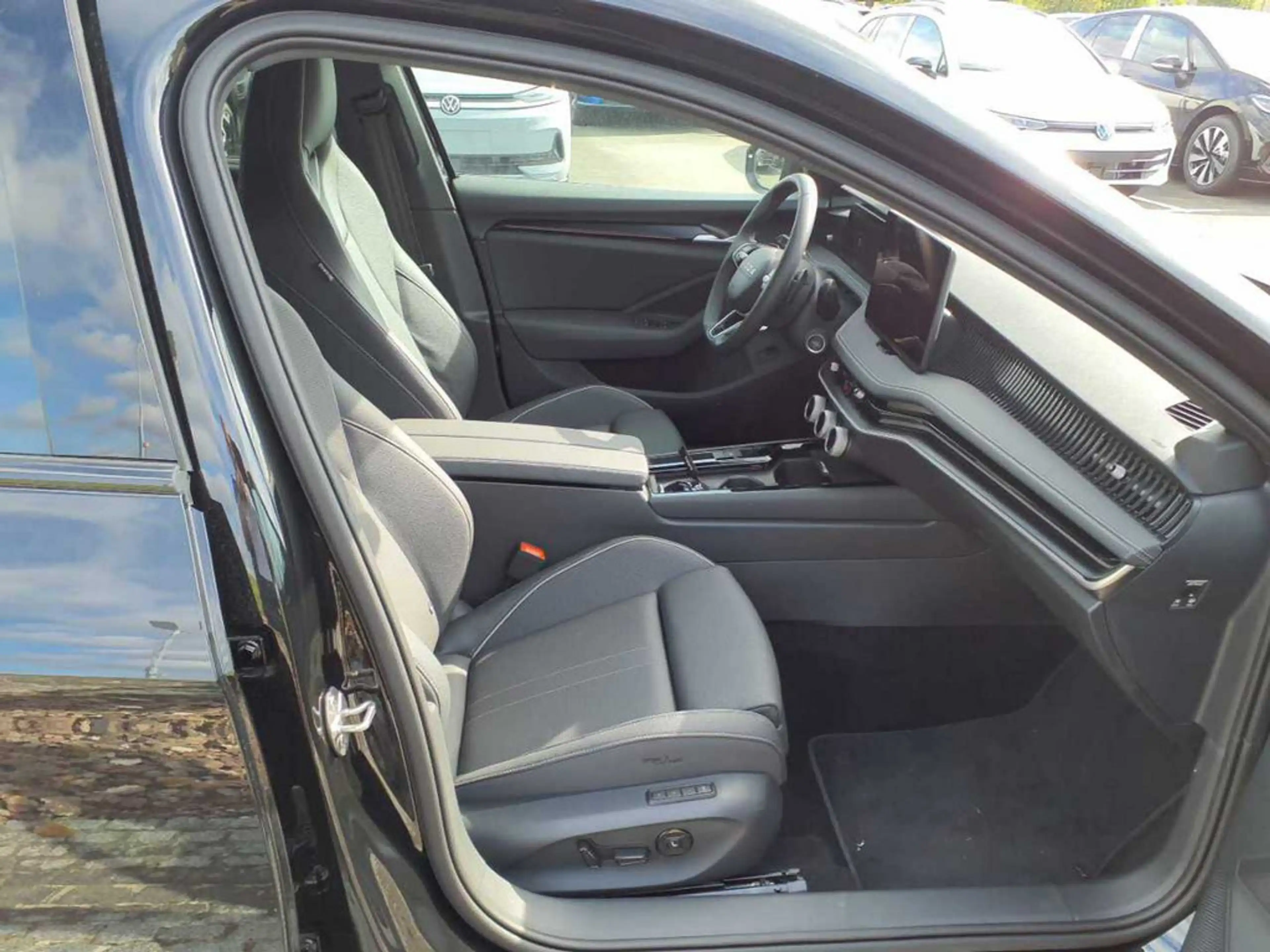 Skoda Superb 2.0 TSI Sportline 4x4 NAVI AHK 360° — photo 8