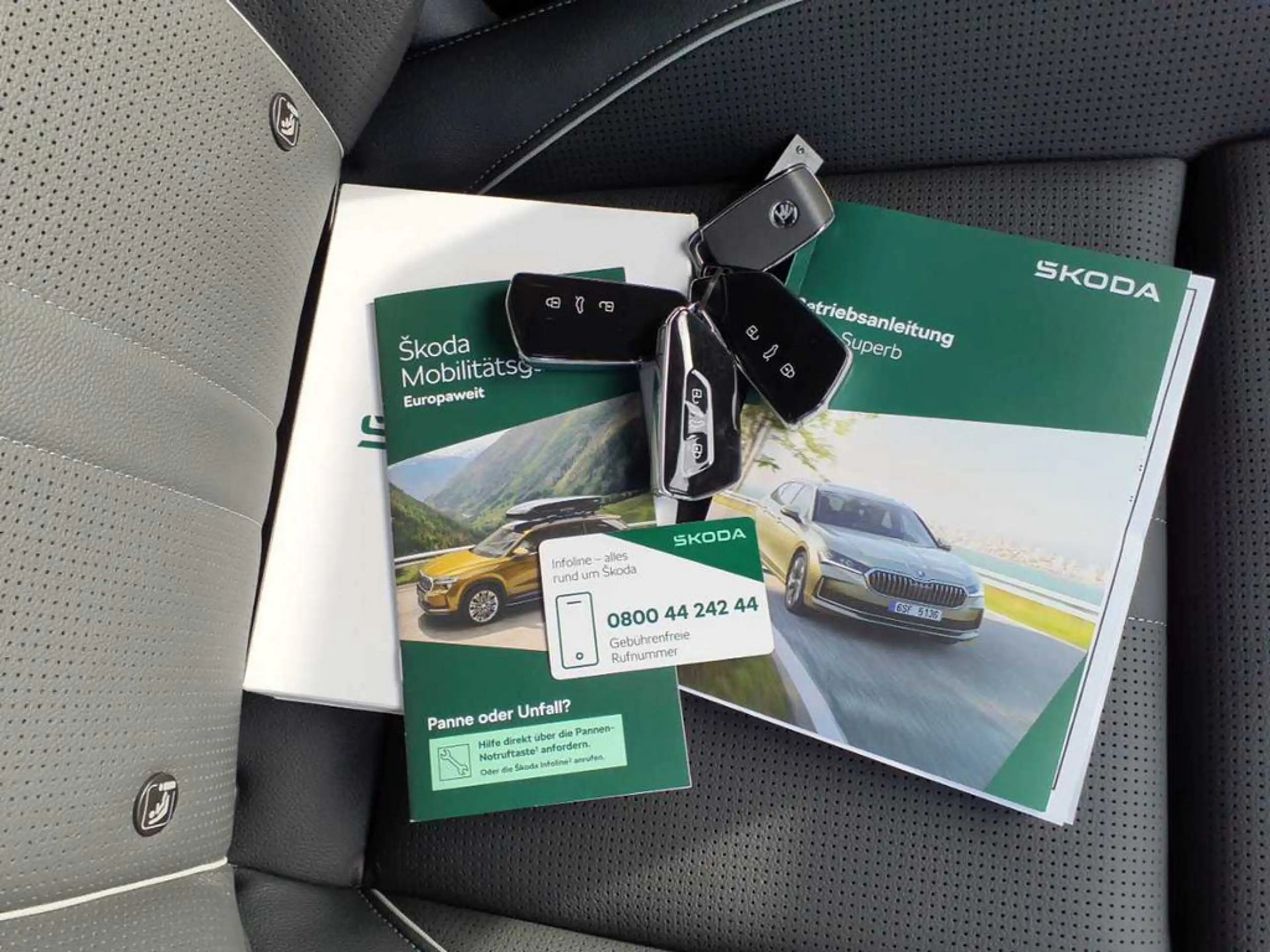 Skoda Superb 2.0 TSI Sportline 4x4 NAVI AHK 360° — photo 12