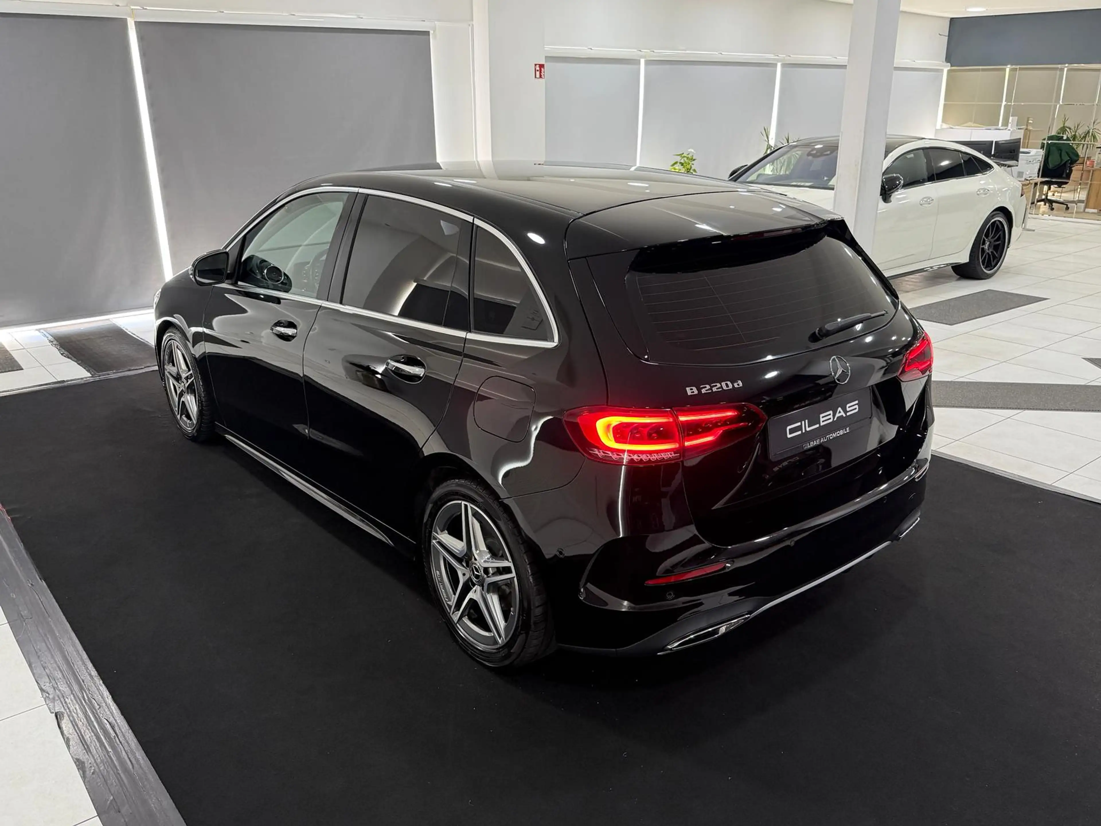 Mercedes-Benz B 220 d 8G AMG-LINE*DISTR*360*MEMORY*WIDE*LED* — photo 12