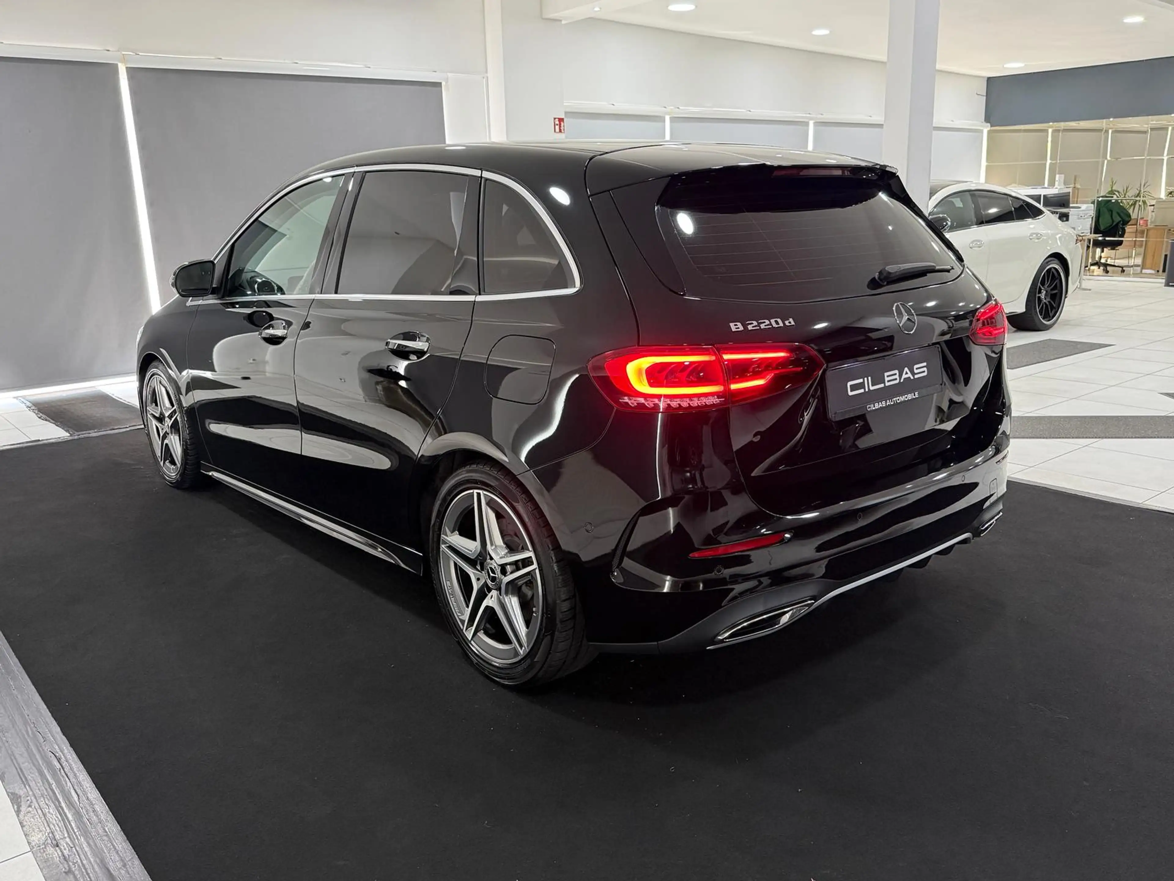 Mercedes-Benz B 220 d 8G AMG-LINE*DISTR*360*MEMORY*WIDE*LED* — photo 11