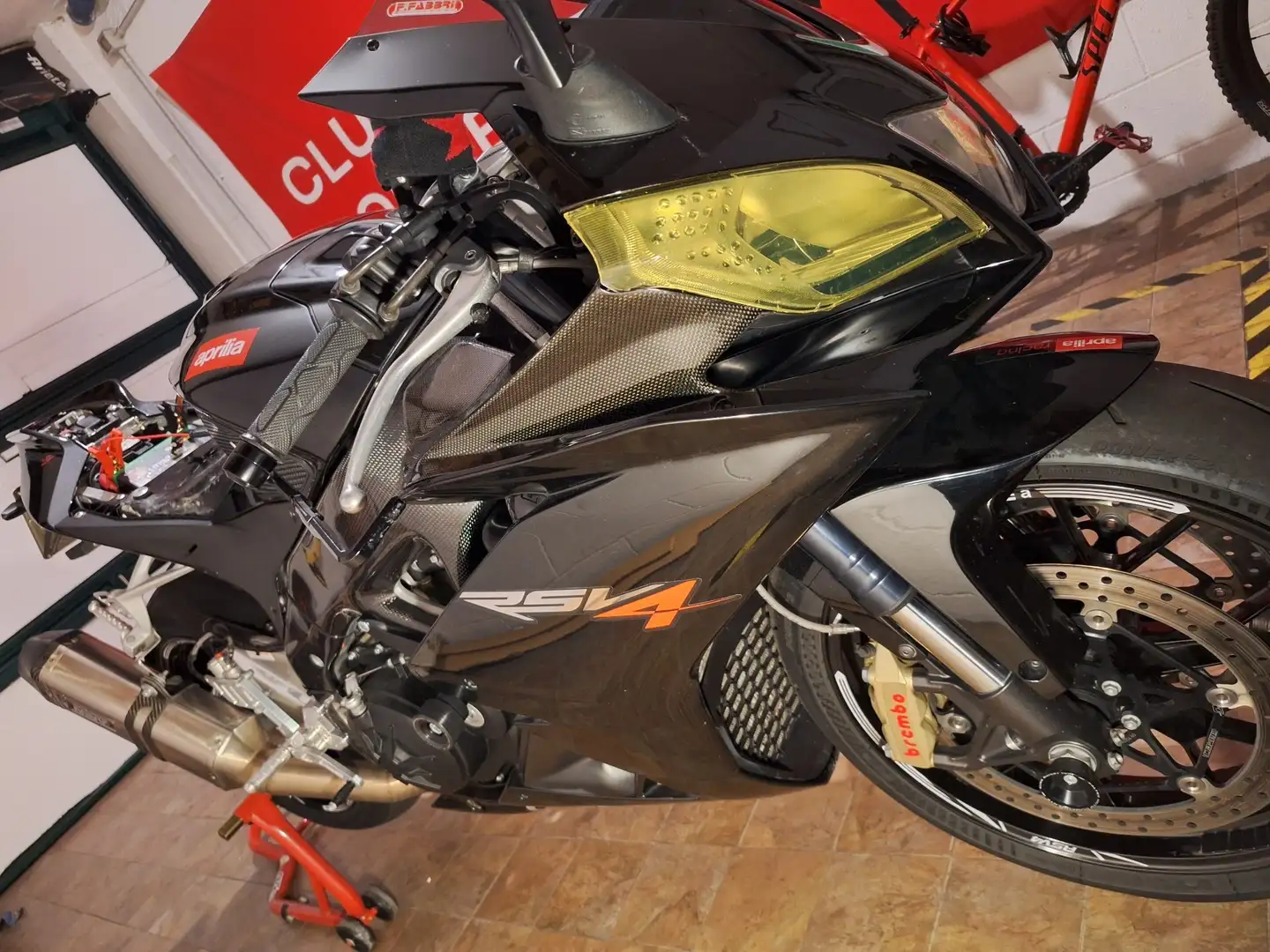 Aprilia RSV4 R Nero - 1
