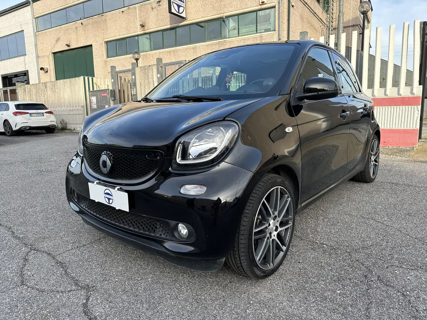 smart forFour 0.9 BRABUS Xclusive twinamic 109CV Noir - 1