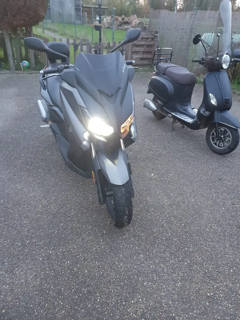Yamaha X-Max 125 Zwart - 1