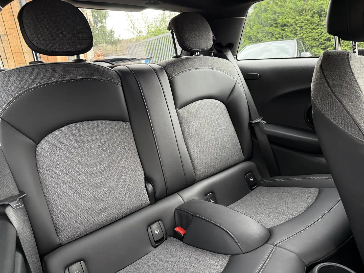 MINI One Mini 1.5 First edition, Navi & CarPlay | Led Zwart - 2