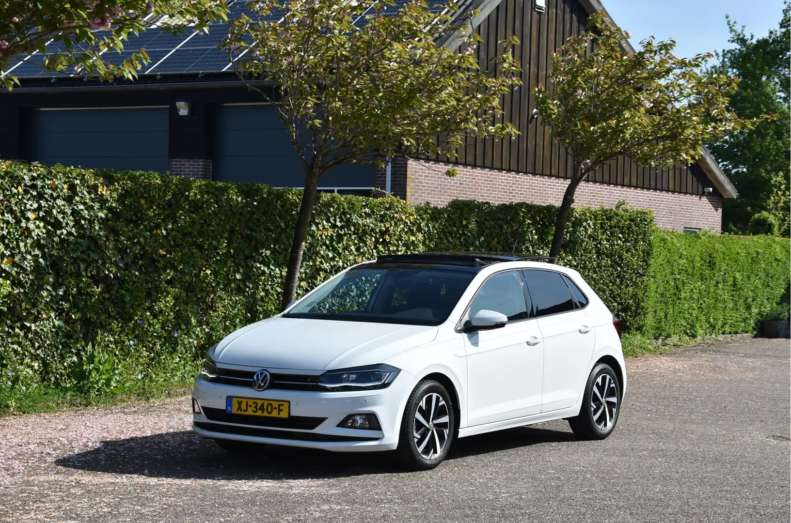 Volkswagen Polo 116 PK TSI Highline Pano LED PDC NAP 1e eigenaar Wit - 1