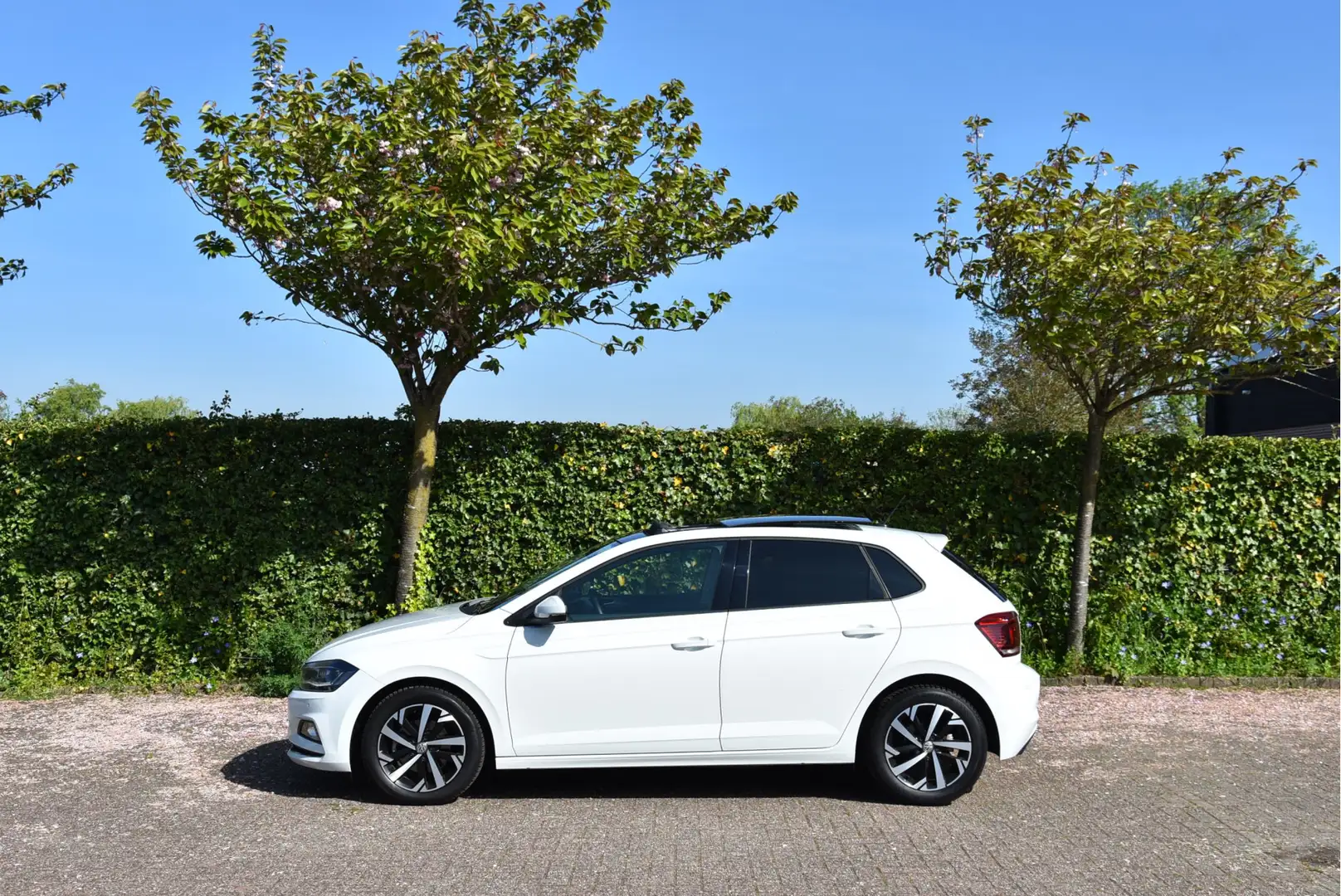 Volkswagen Polo 116 PK TSI Highline Pano LED PDC NAP 1e eigenaar Wit - 2