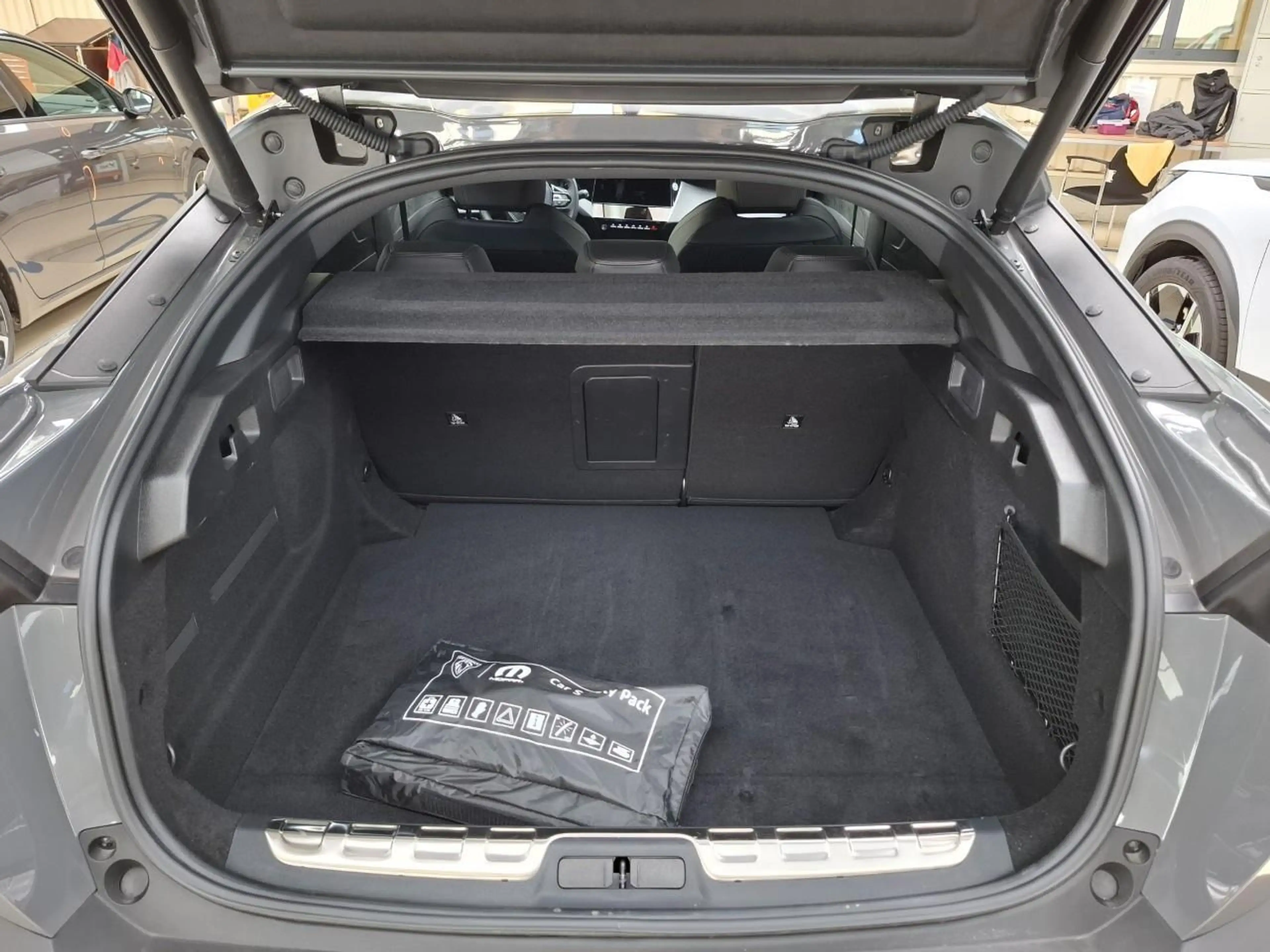 Peugeot 408 1.2 Hybrid 145 e-DCS6 GT 360 Camera — photo 10