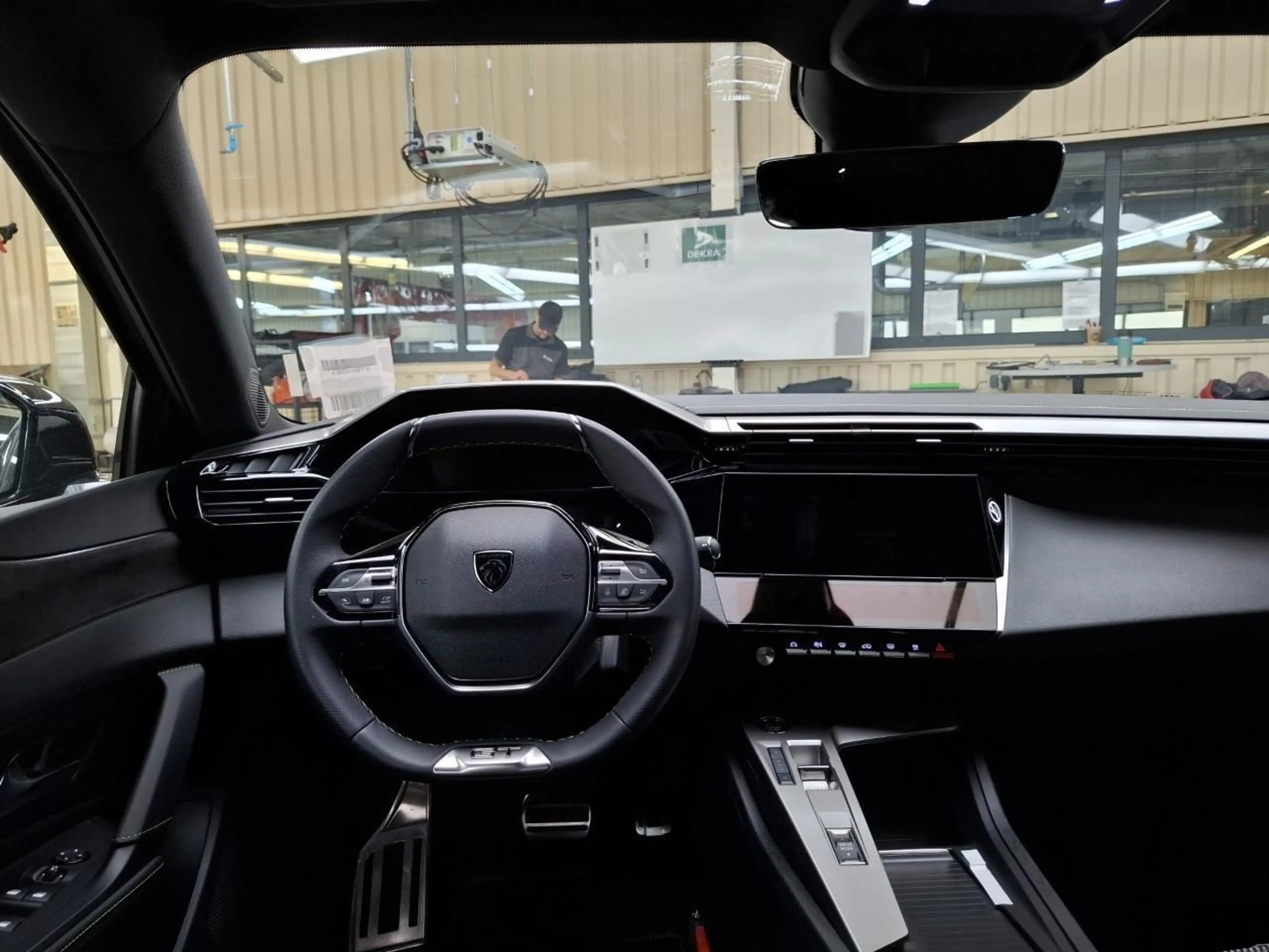 Peugeot 408 1.2 Hybrid 145 e-DCS6 GT 360 Camera — photo 7