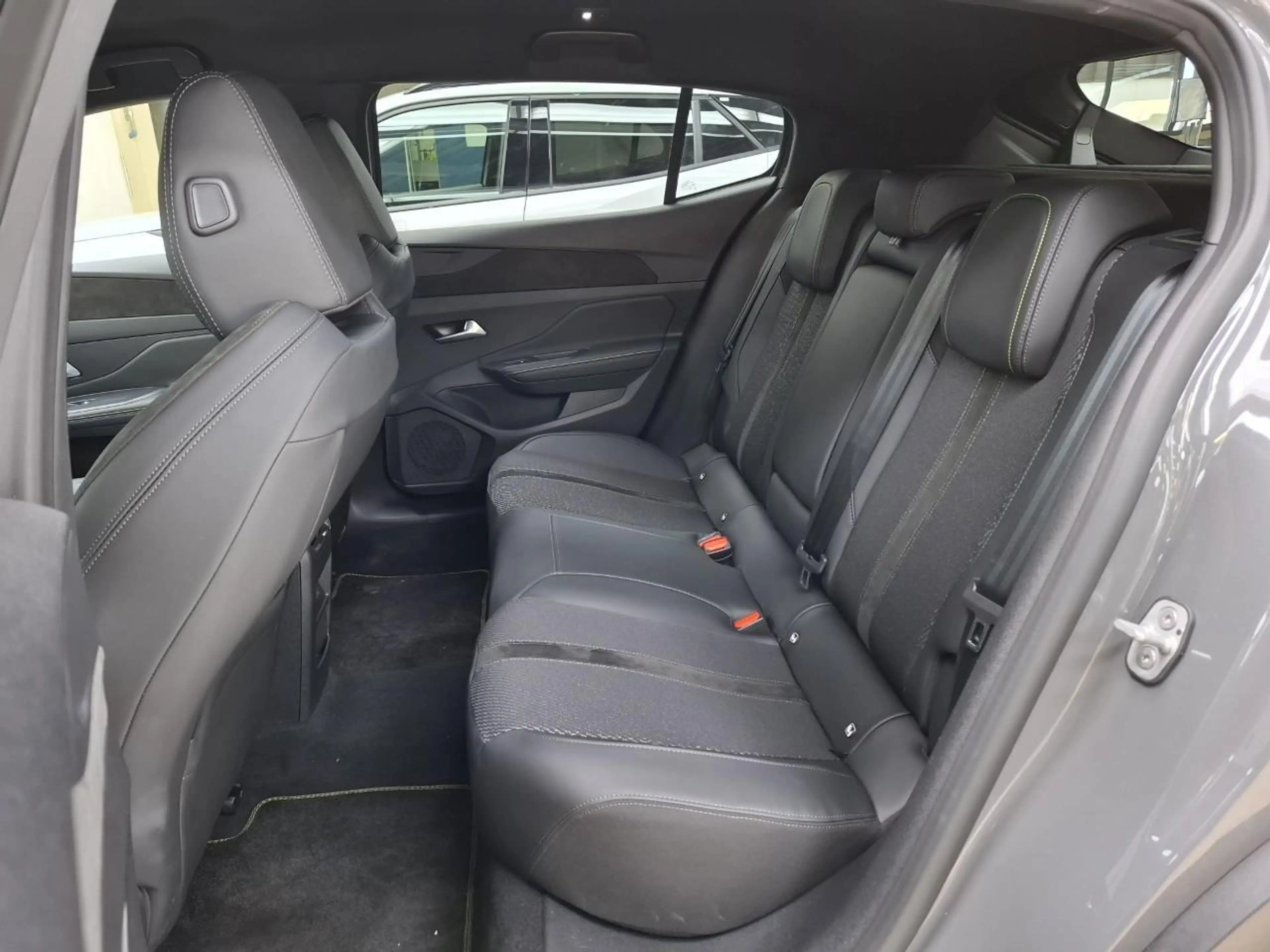 Peugeot 408 1.2 Hybrid 145 e-DCS6 GT 360 Camera — photo 6