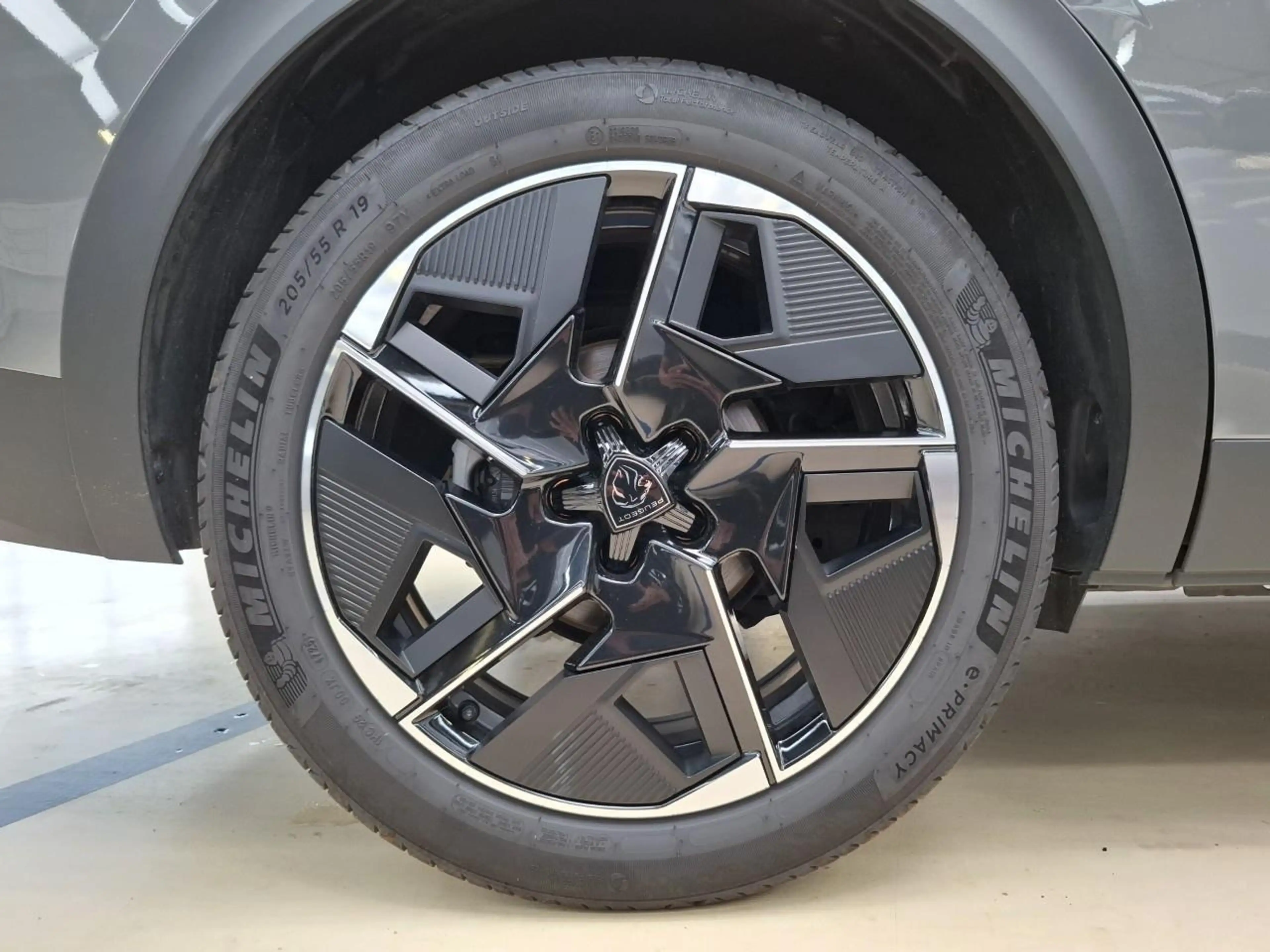 Peugeot 408 1.2 Hybrid 145 e-DCS6 GT 360 Camera — photo 11