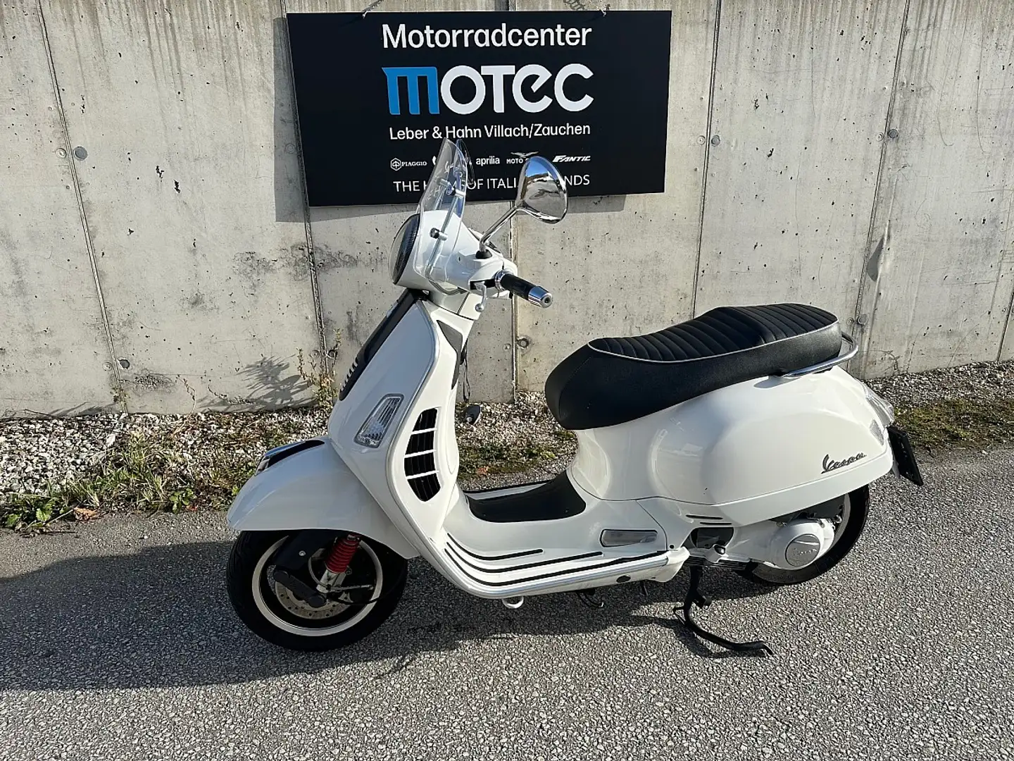 Vespa GTS 300 Super - 1