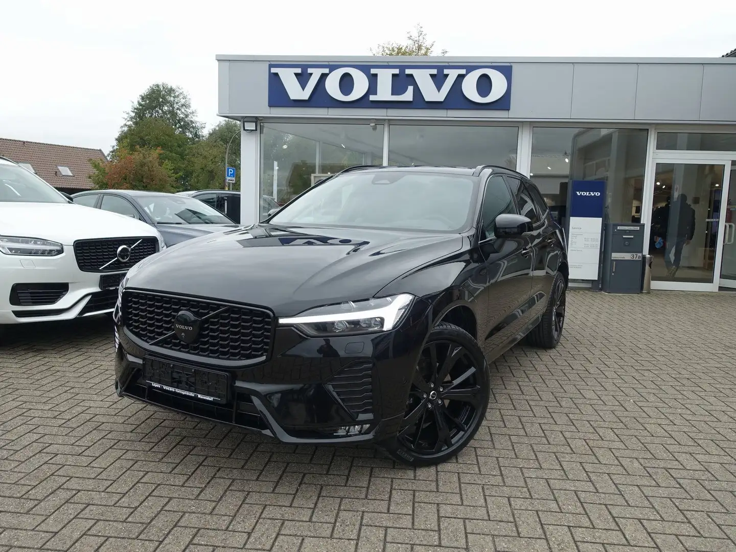 Volvo XC60 Black Edition Ultra B5 AWD 360°KAM/B&W/HUD Schwarz - 1