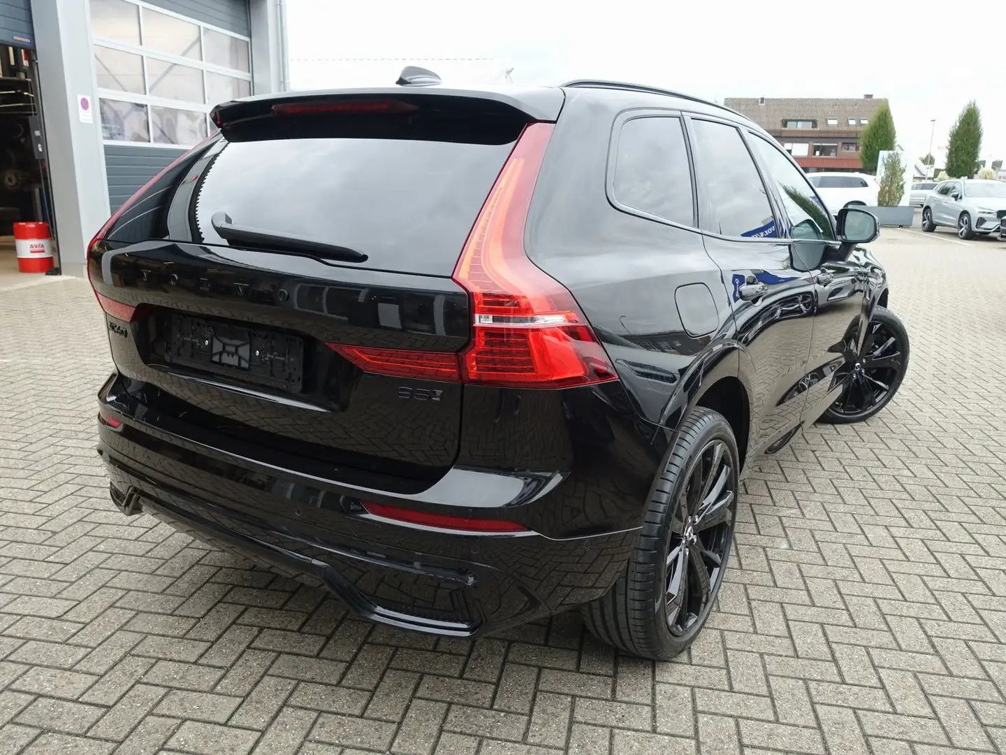 Volvo XC60 Black Edition Ultra B5 AWD 360°KAM/B&W/HUD Schwarz - 2