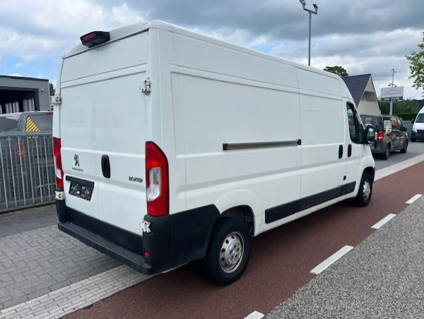 Peugeot Boxer 335 2.2 BlueHDi 140 L3H2 MAXI AIRCO KLIMA NAVI EUR Wit - 2