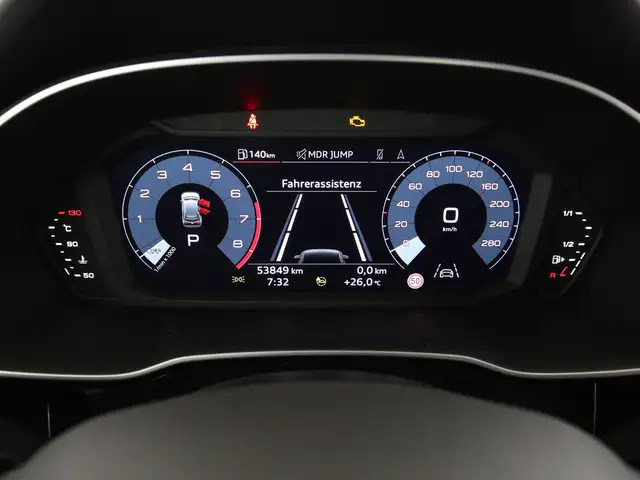 Audi Q3 view 12