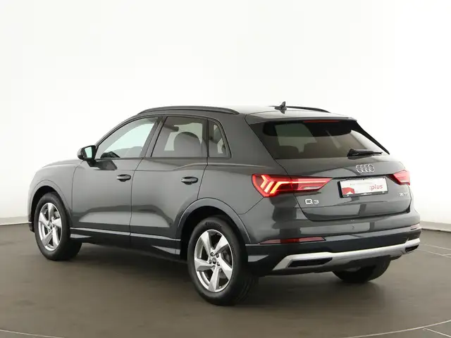 Audi Q3 view 5