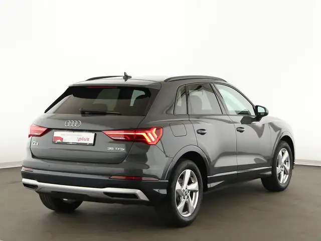 Audi Q3 view 7
