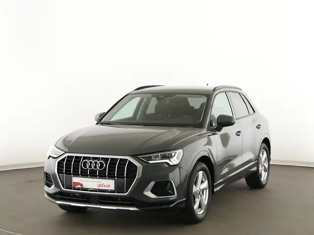 Audi Q3 view 2