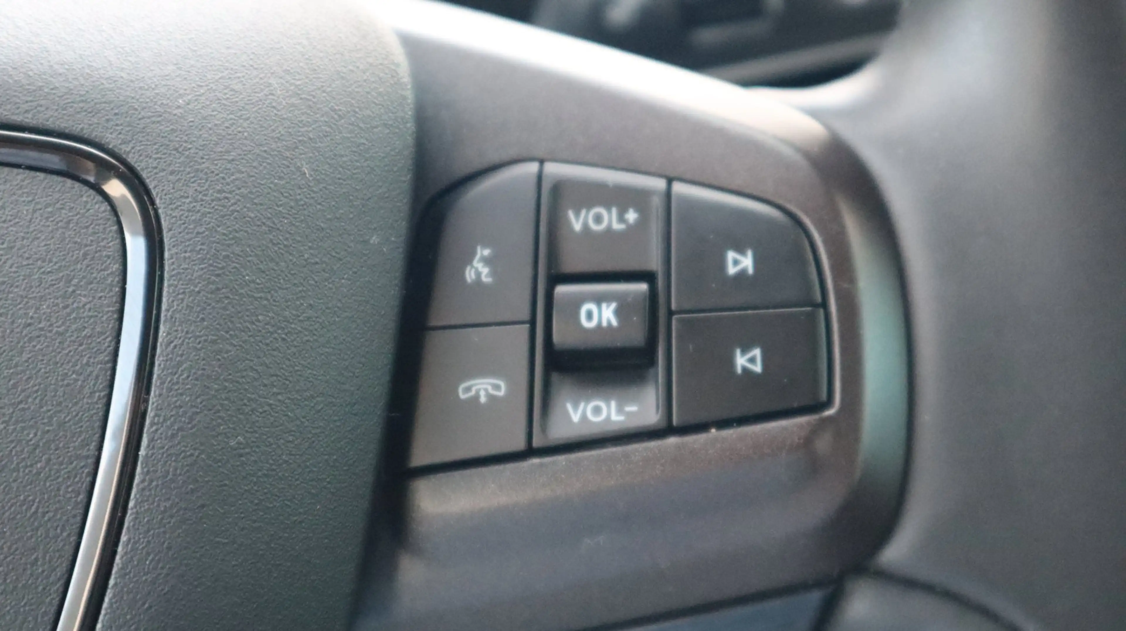 Ford Mustang Mach-E RWD 75 kWh SOH93% Leder Clima LED CarPlay Lane ACC — photo 24