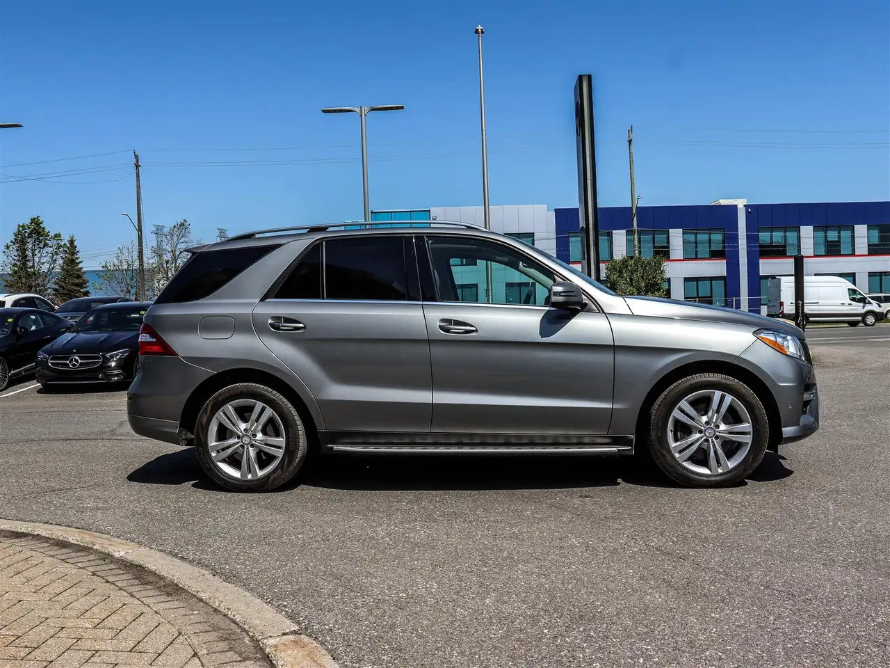Mercedes-Benz M-Class снимка Mercedes-Benz M-Class
