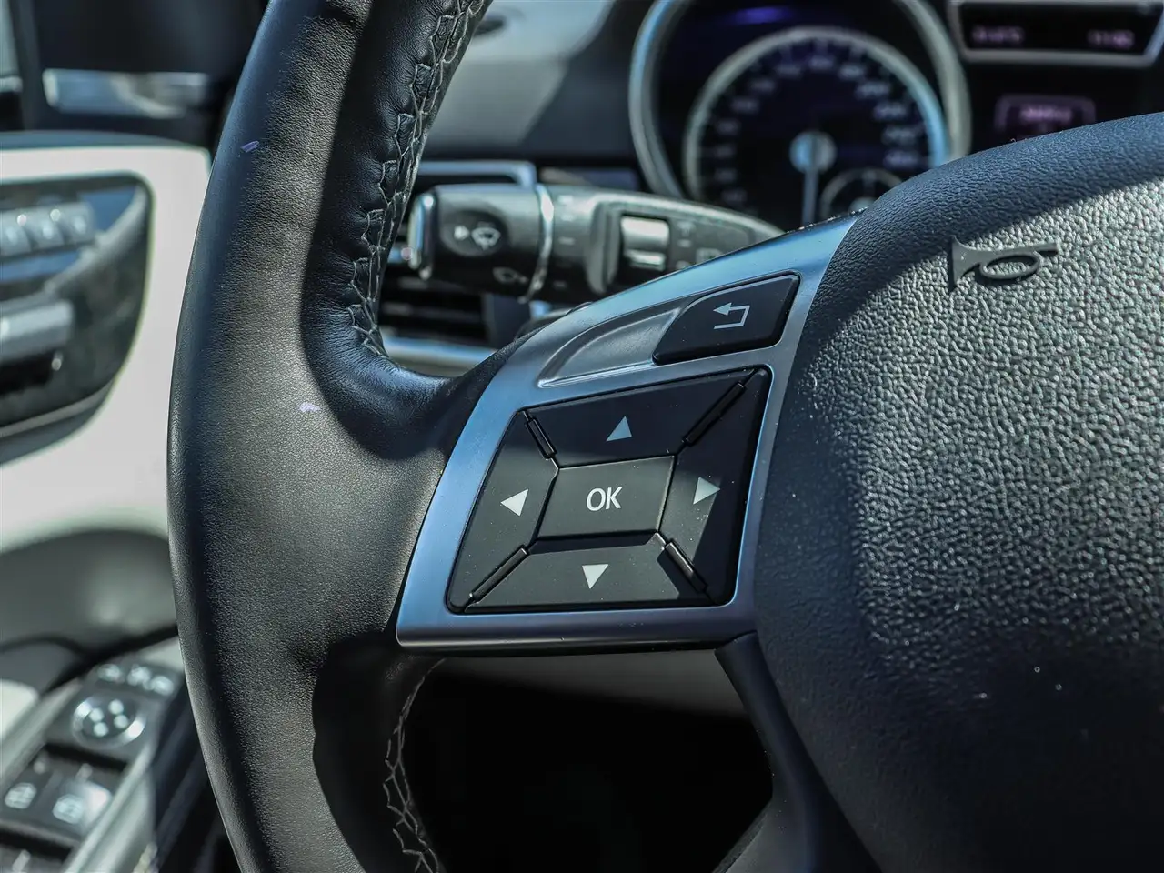 Mercedes-Benz M-Class снимка Mercedes-Benz M-Class