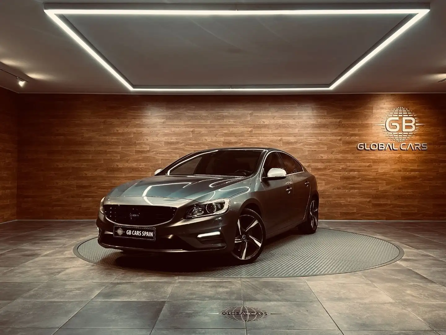 Volvo S60 D5 R-Design Momentum Aut. 225 Gris - 1