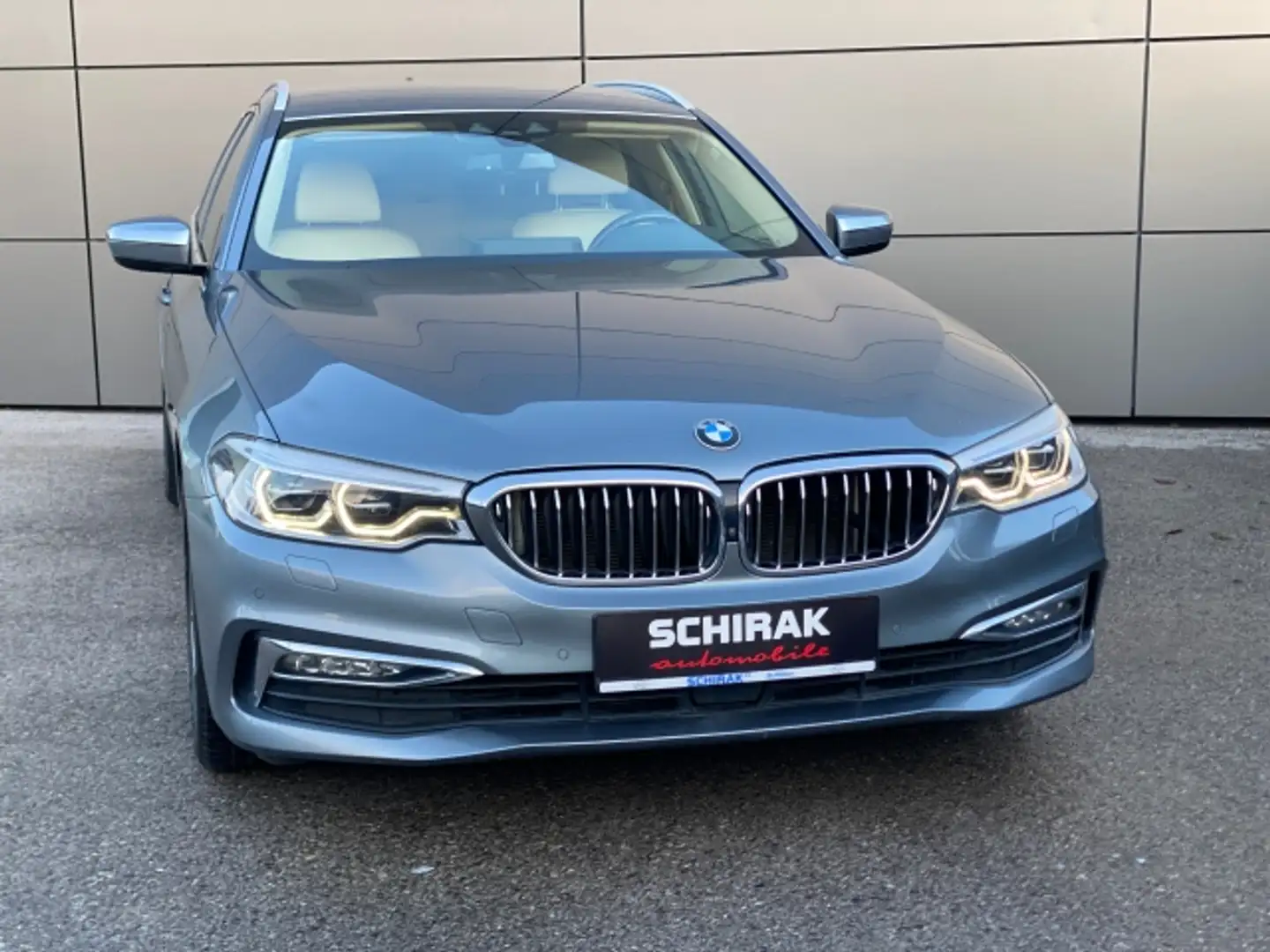 BMW 530 d (G31) xDrive Touring Aut. Grau - 2