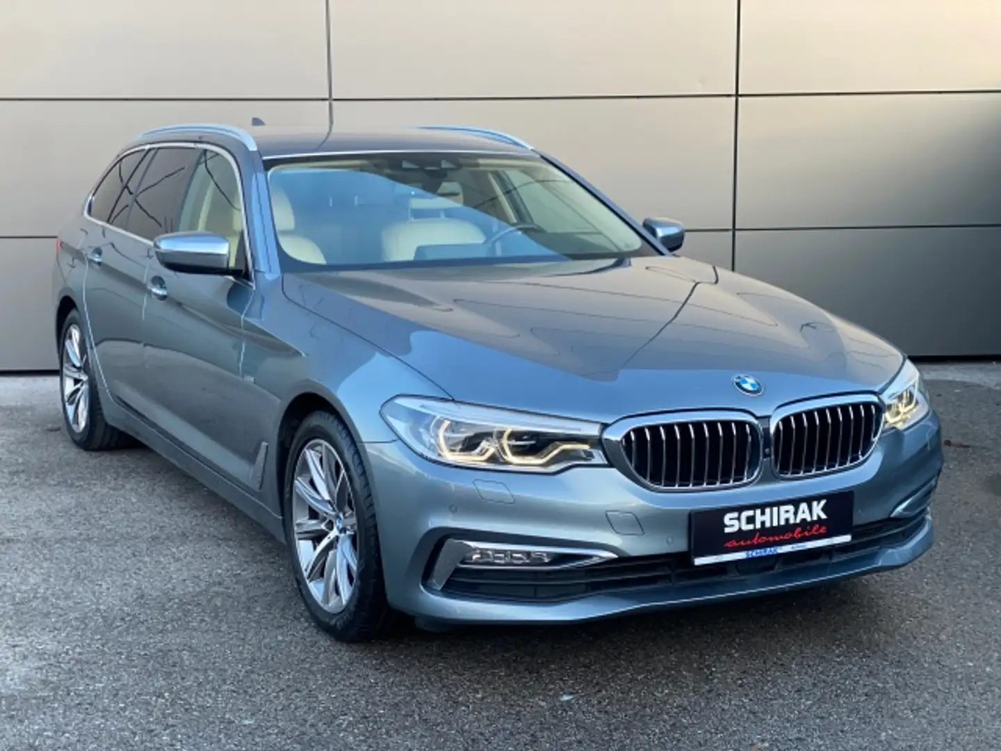 BMW 530 d (G31) xDrive Touring Aut. Grau - 1