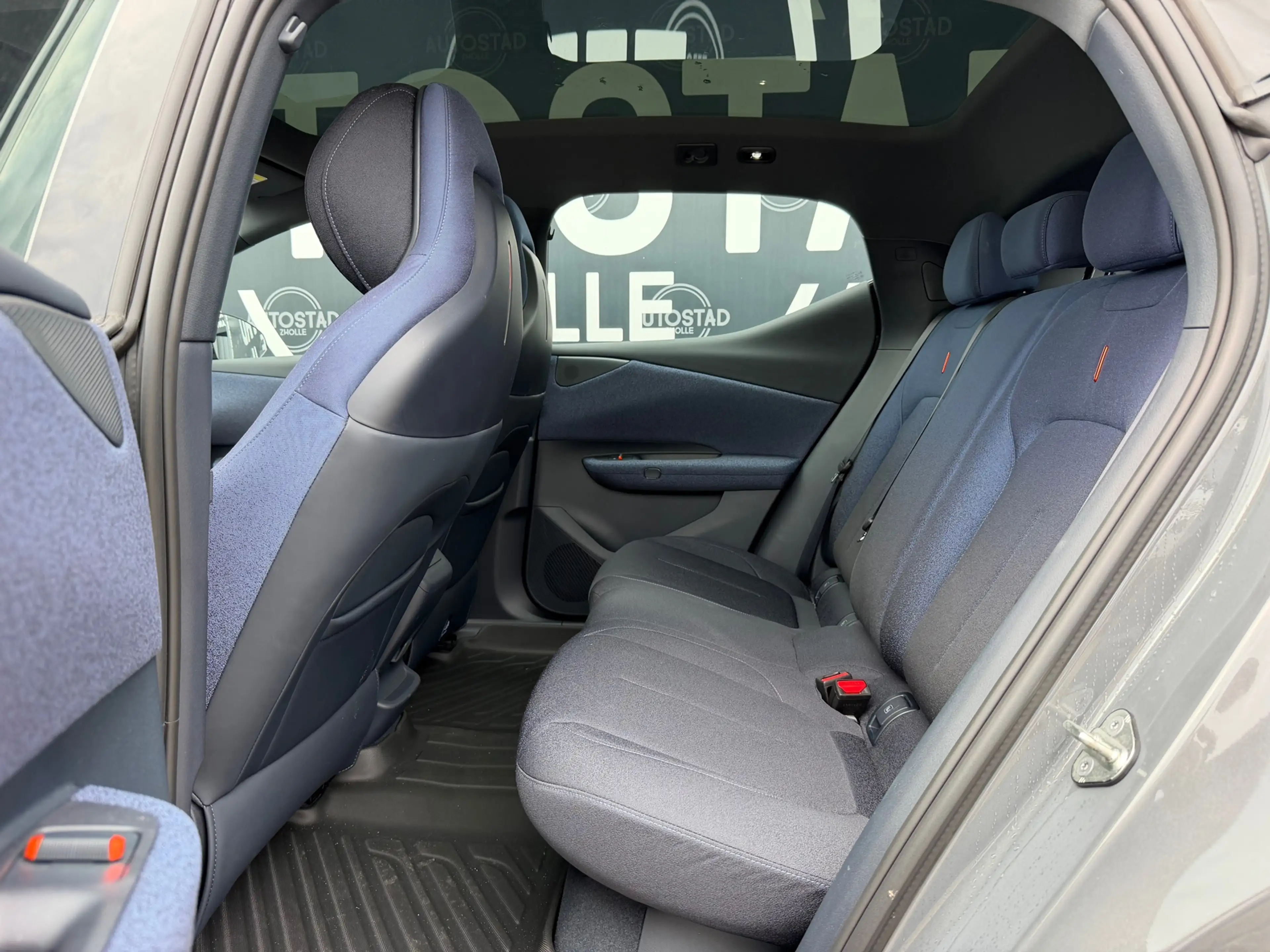 Lynk & Co 02 Core 66 kWh NL-Auto / Pano / Apple Carplay / Navi — photo 15