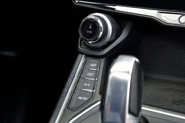Lynk & Co 01 view 14