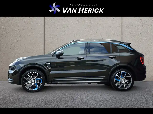 Lynk & Co 01 view 2