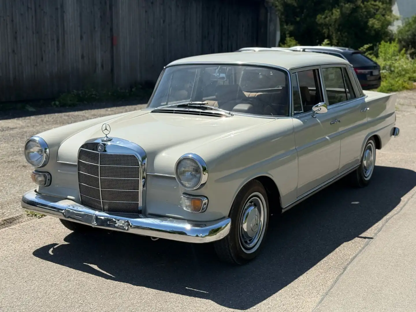 Mercedes-Benz 230 W110 Heckflosse  *H-Zulassung*Automatik* Blanc - 1
