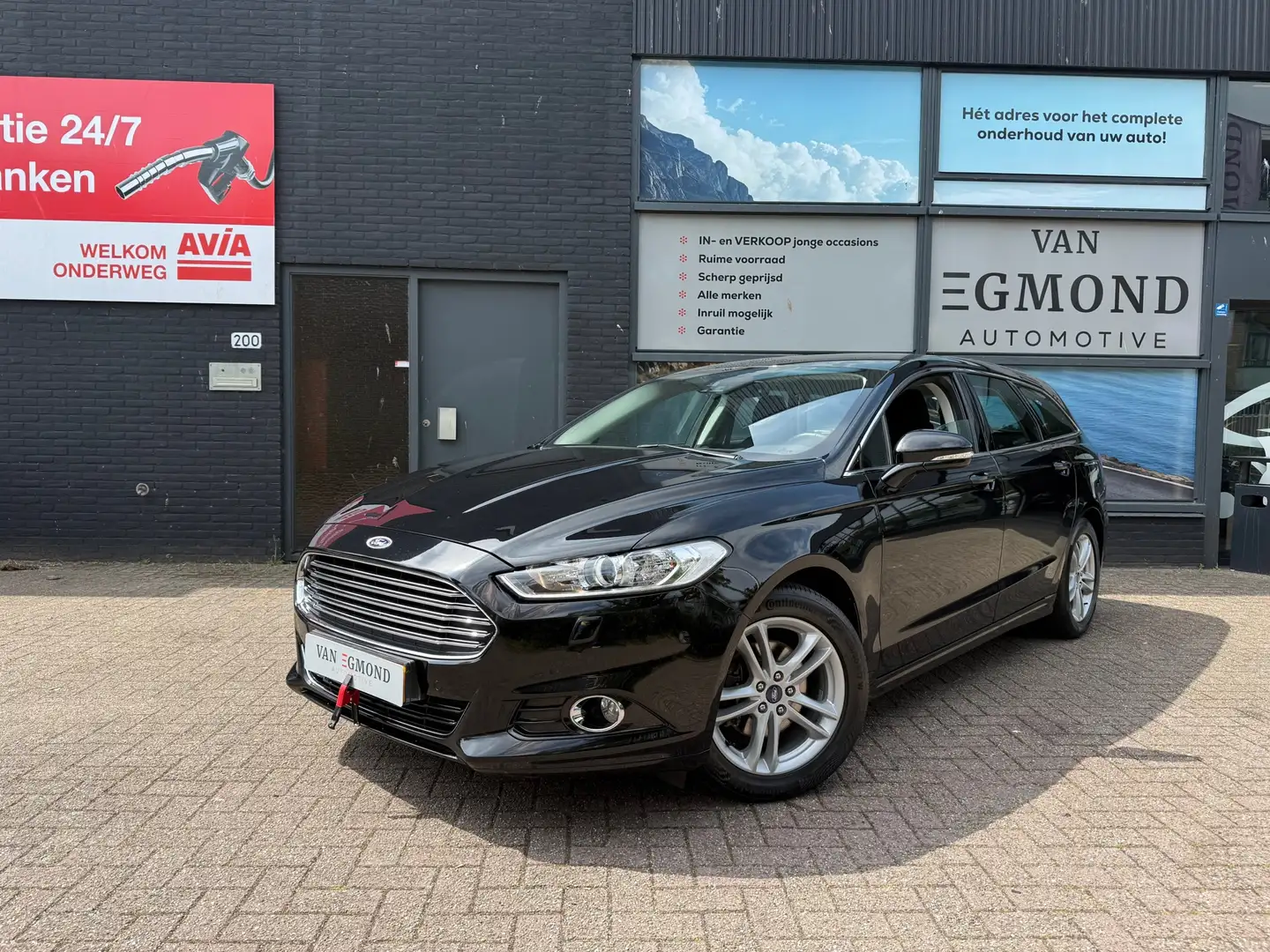 Ford Mondeo Wagon 1.5 Titanium Zwart - 1