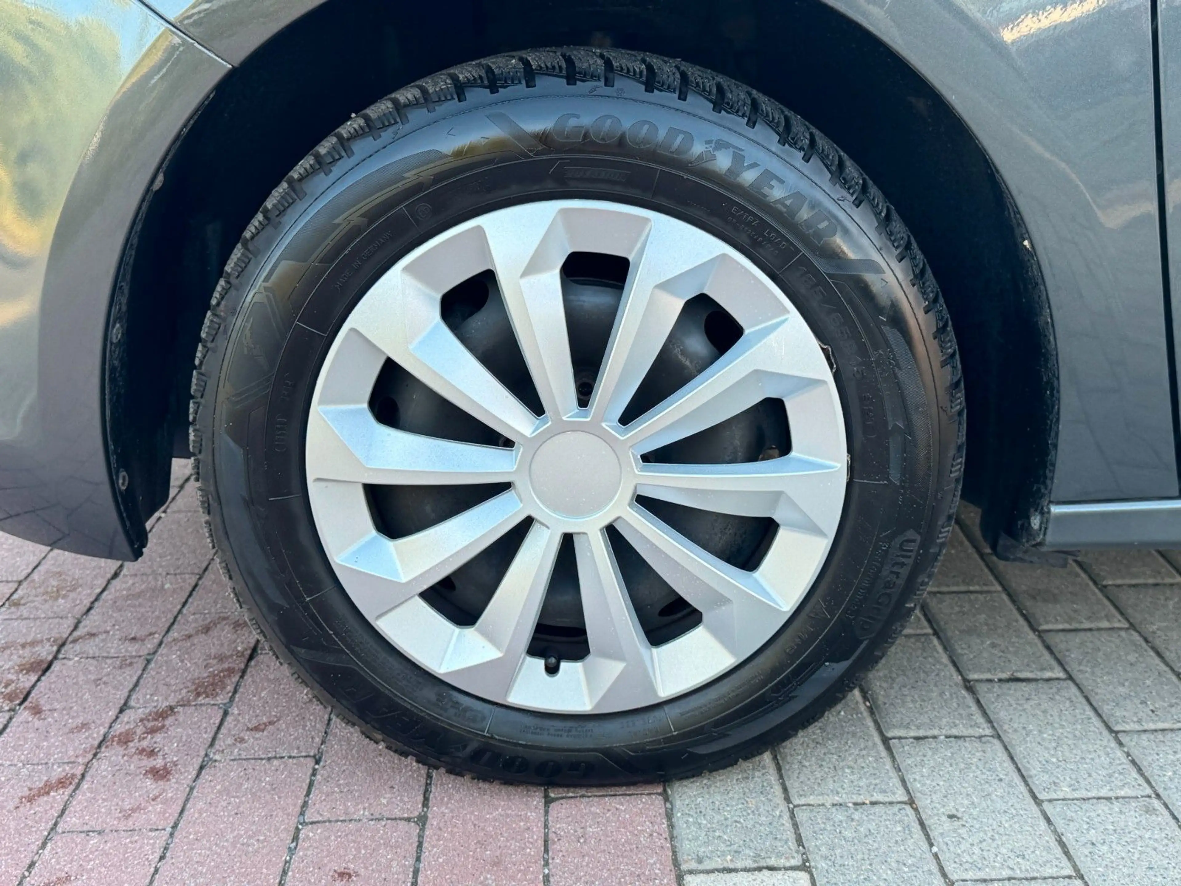 Citroen C-Elysée Selection 1.6*Klimaautomatik*Tempomat* — photo 10