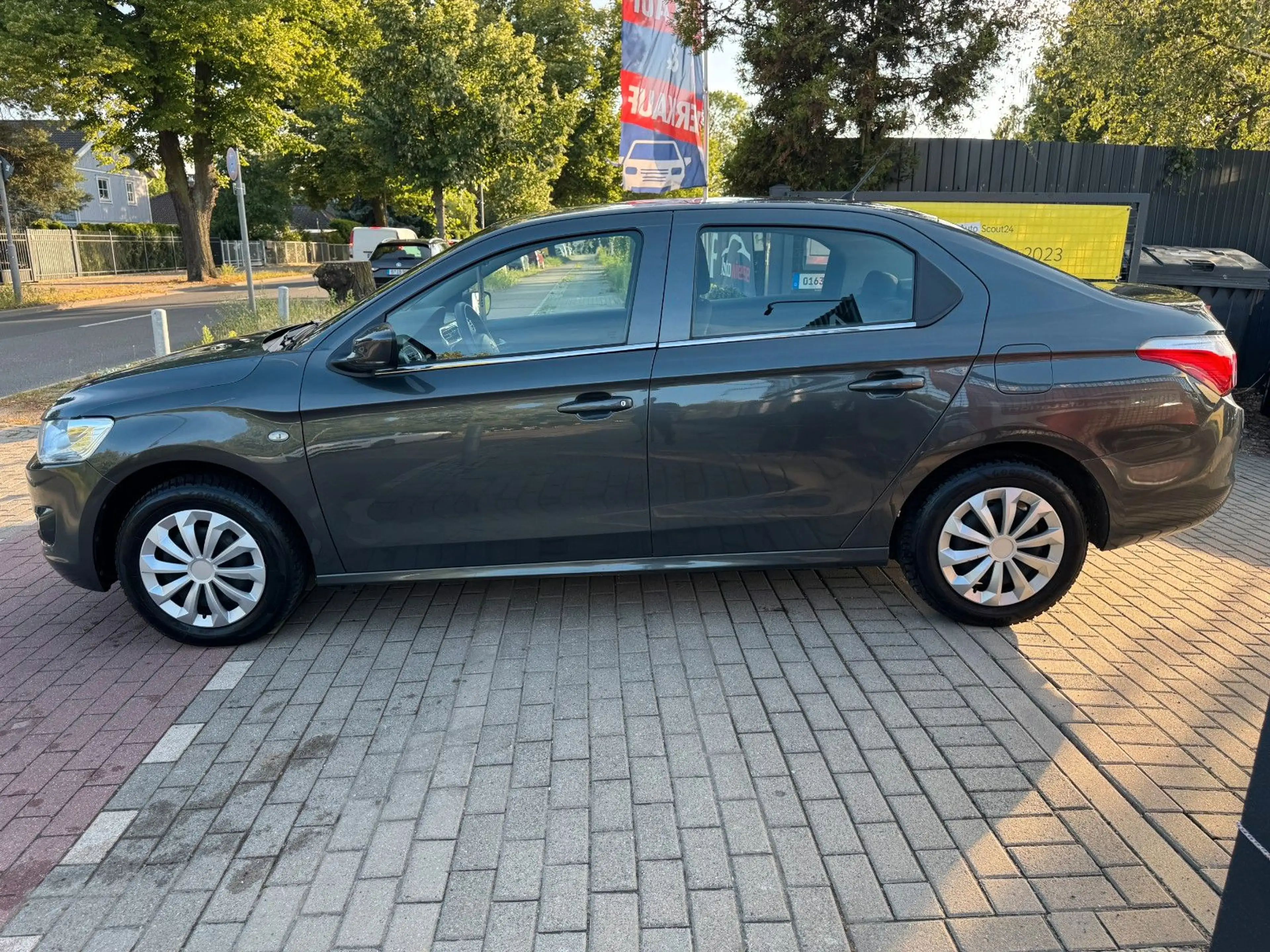 Citroen C-Elysée Selection 1.6*Klimaautomatik*Tempomat* — photo 7