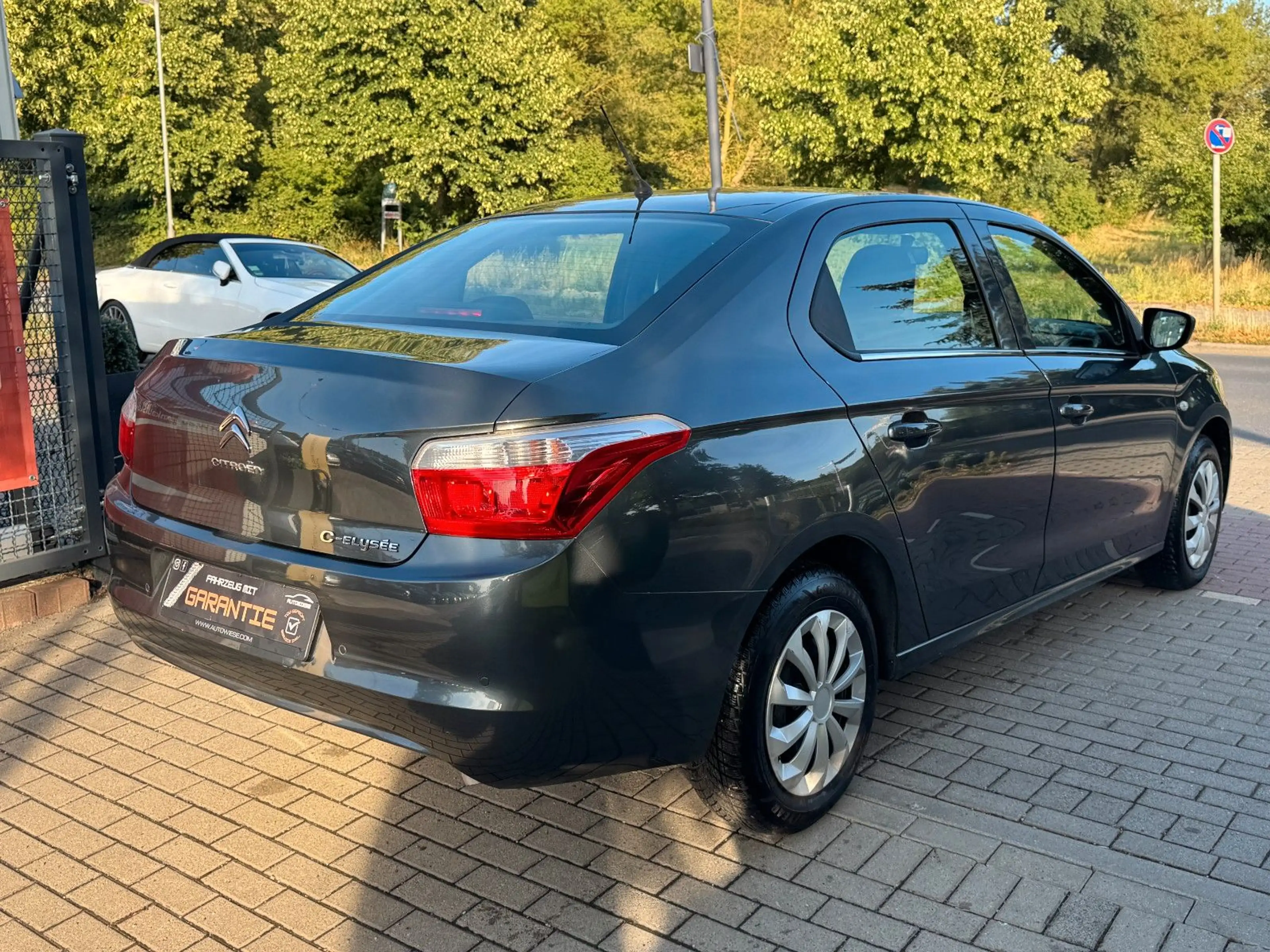 Citroen C-Elysée Selection 1.6*Klimaautomatik*Tempomat* — photo 5