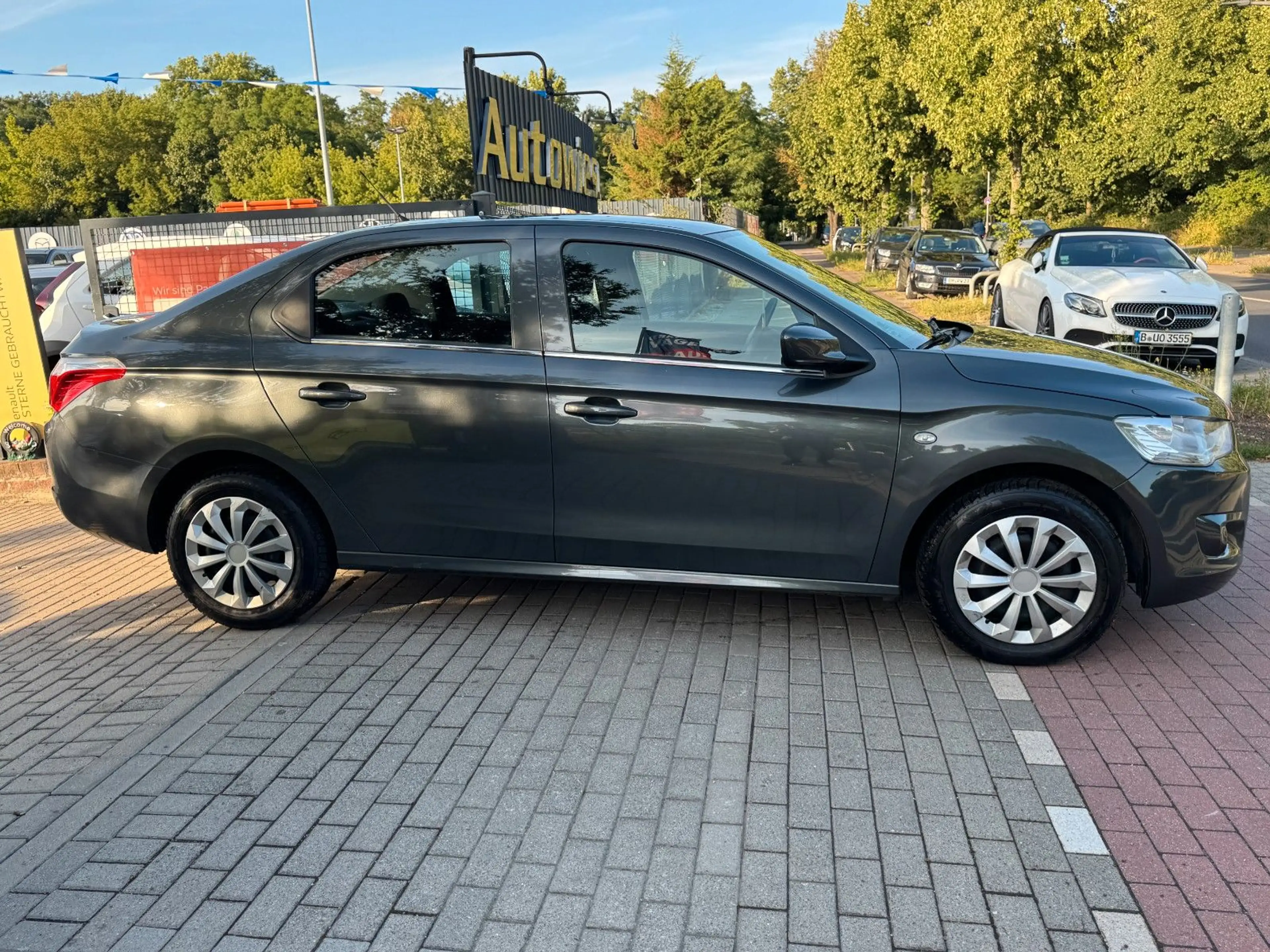 Citroen C-Elysée Selection 1.6*Klimaautomatik*Tempomat* — photo 4