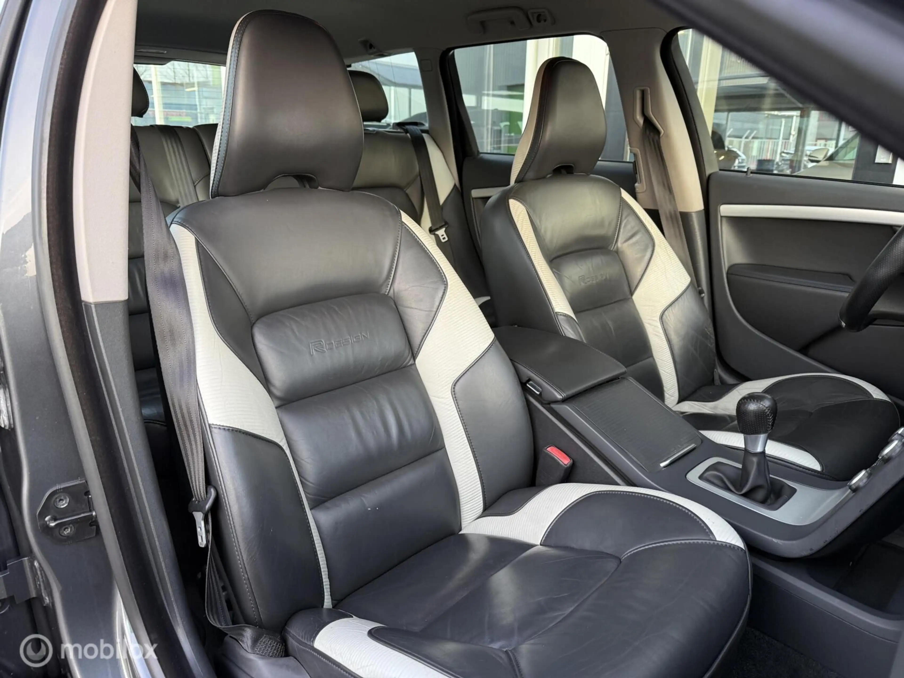 Volvo V70 2.0T R-Edition / NIEUWE MOTOR / R-Design / Leder — photo 7