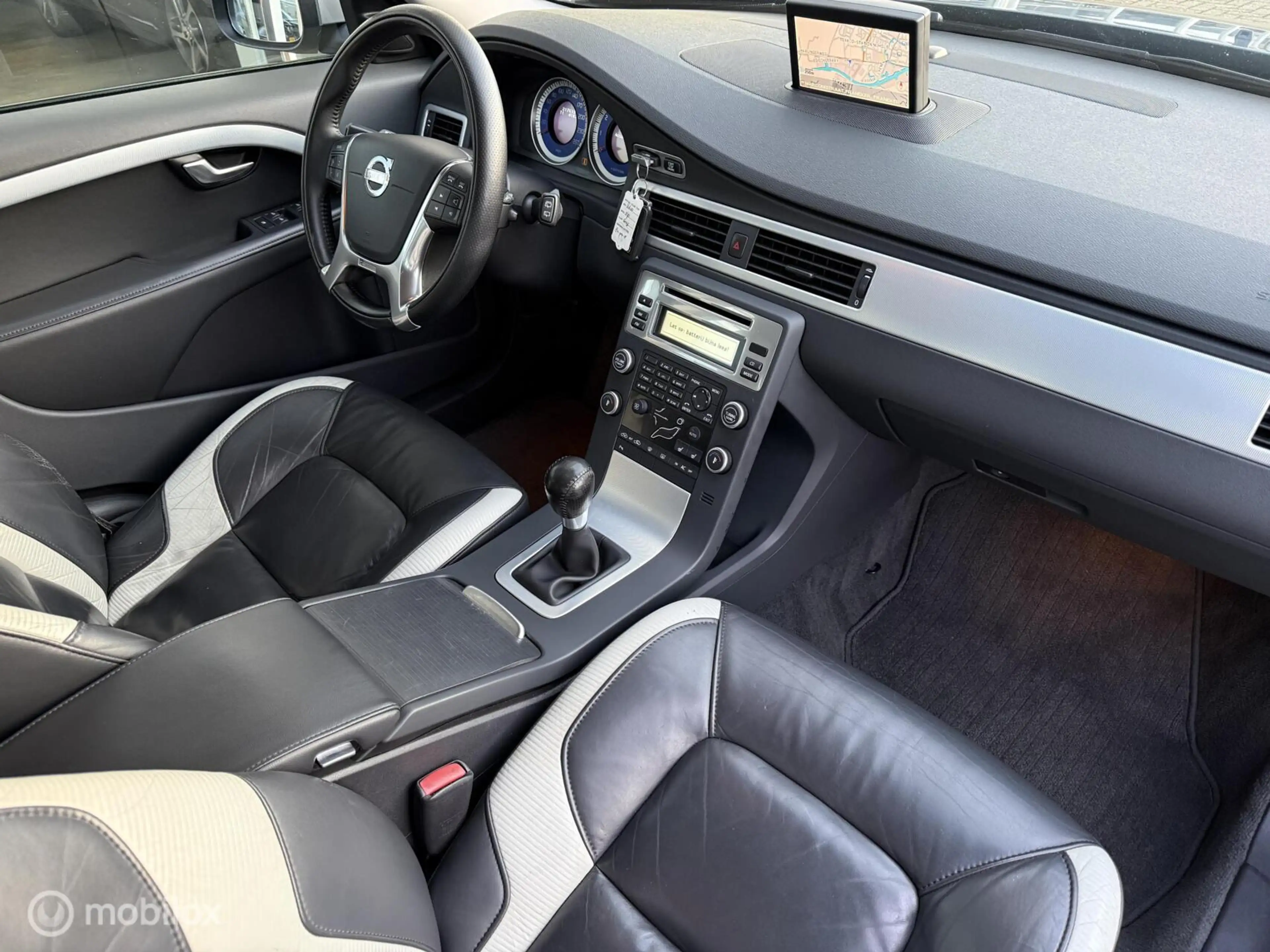 Volvo V70 2.0T R-Edition / NIEUWE MOTOR / R-Design / Leder — photo 13
