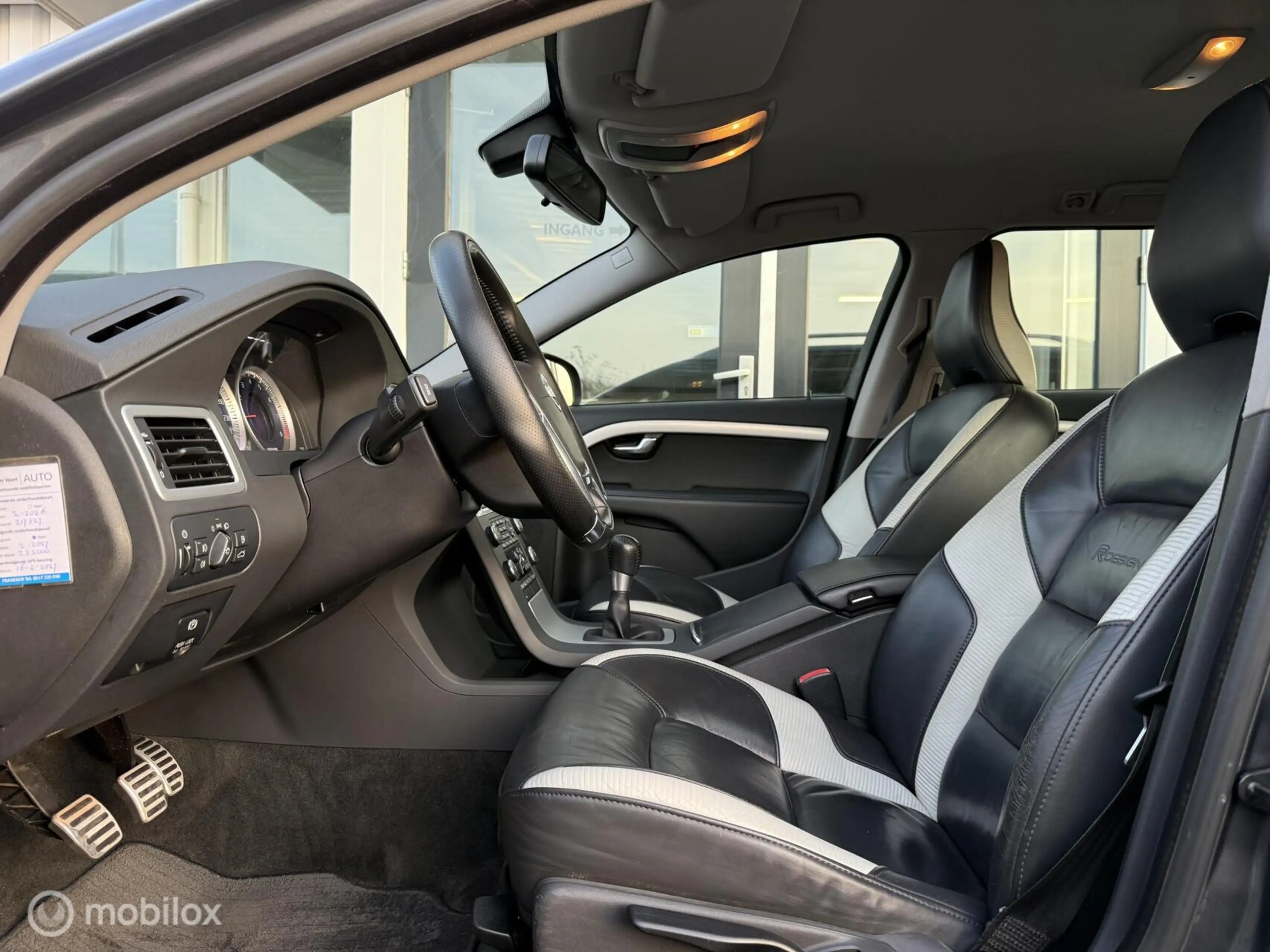 Volvo V70 2.0T R-Edition / NIEUWE MOTOR / R-Design / Leder — photo 9