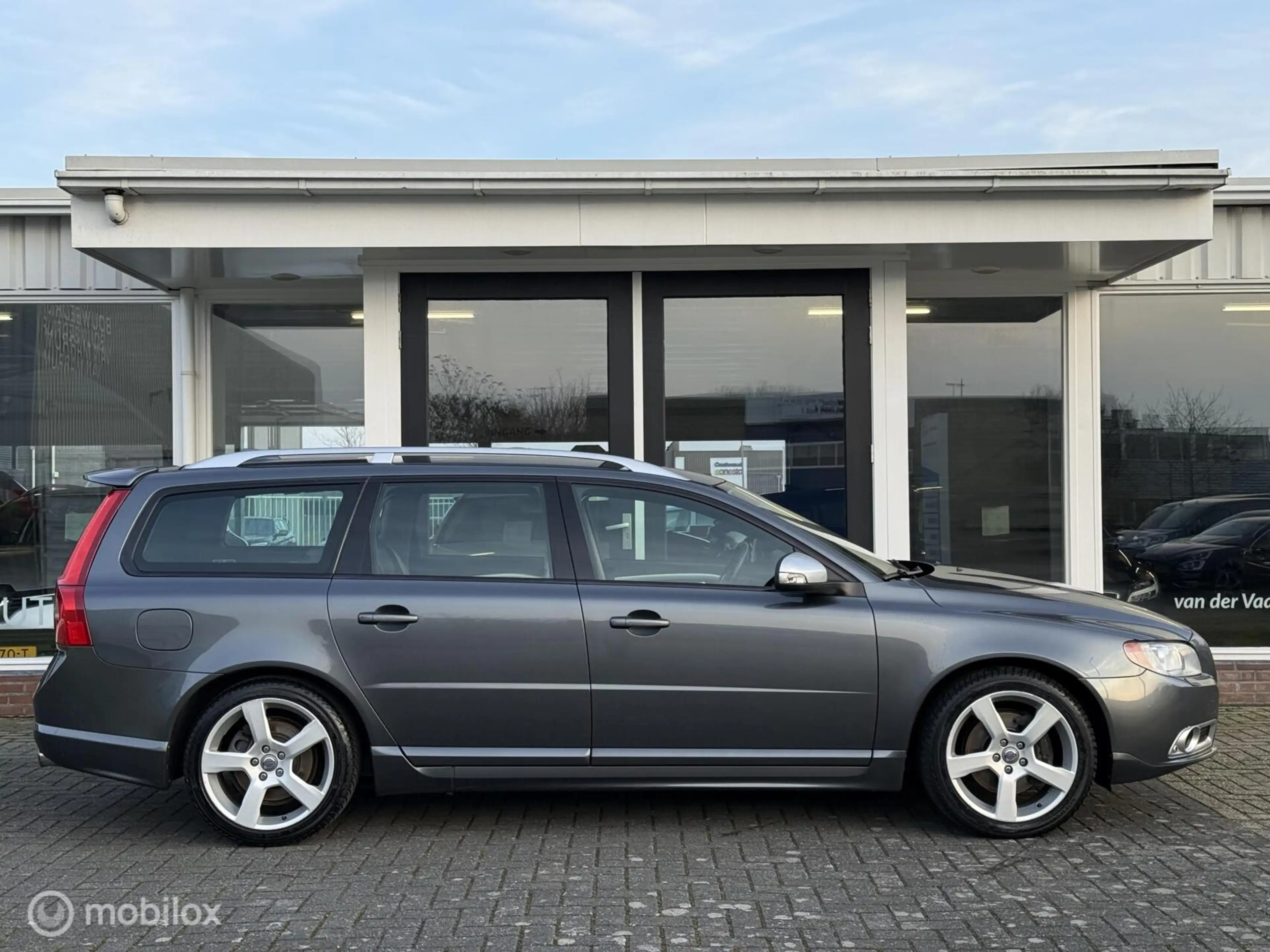 Volvo V70 2.0T R-Edition / NIEUWE MOTOR / R-Design / Leder — photo 5