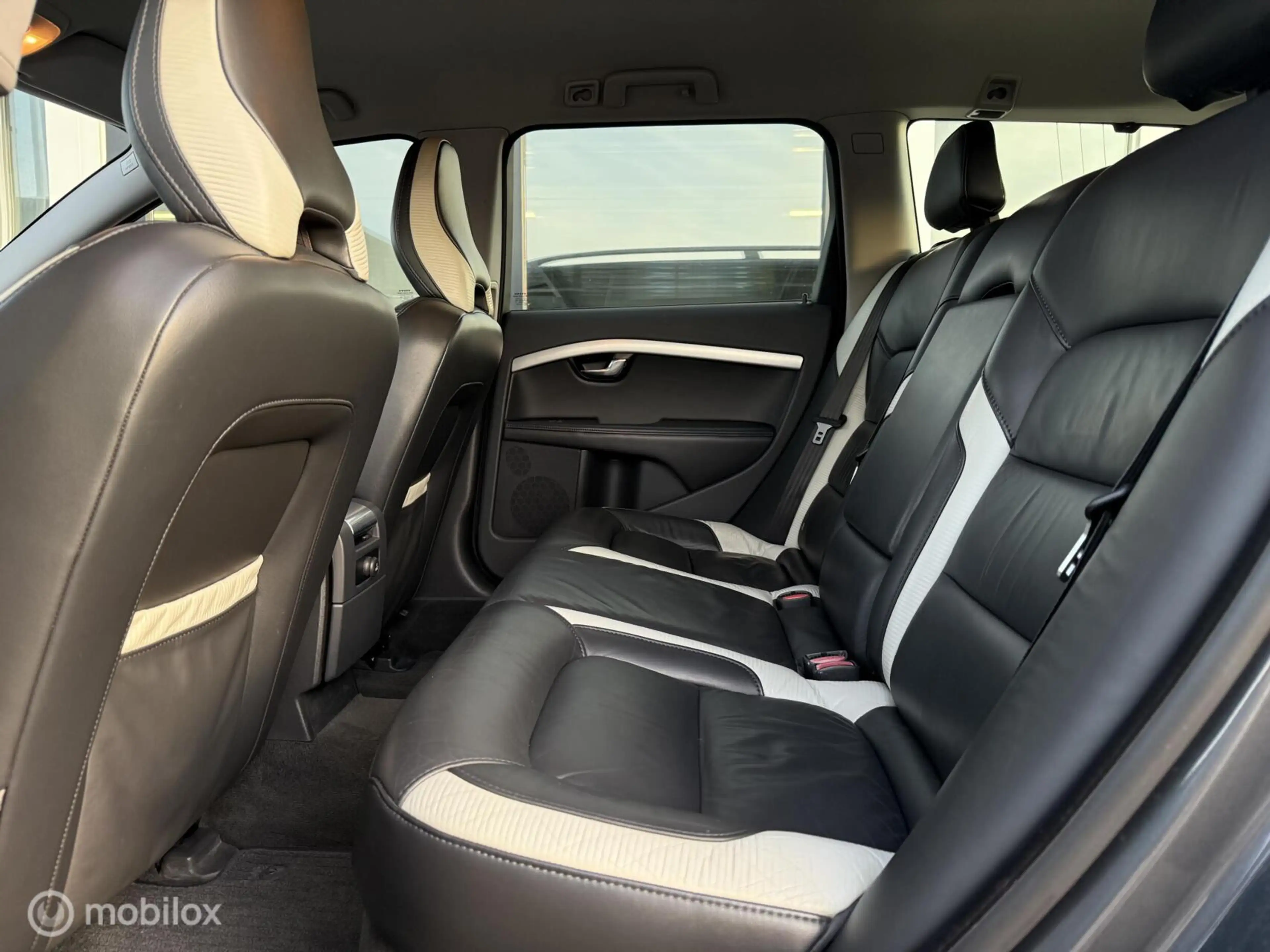 Volvo V70 2.0T R-Edition / NIEUWE MOTOR / R-Design / Leder — photo 10
