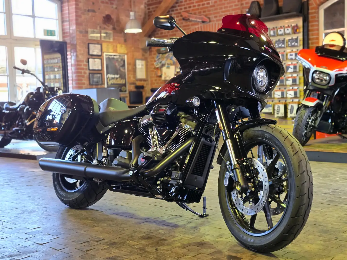 Harley-Davidson Lowrider ST FXLRST Low Rider ST Schwarz - 1