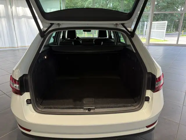 Skoda Superb view 7