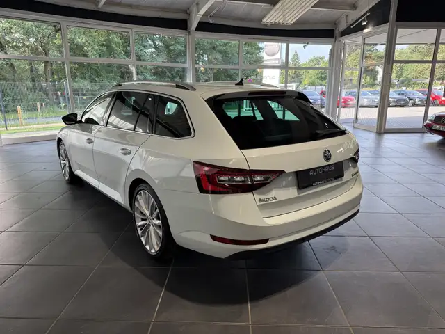 Skoda Superb view 5
