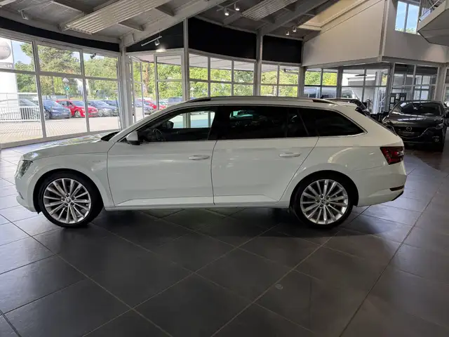 Skoda Superb view 3