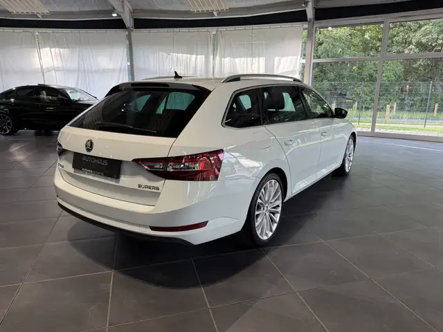 Skoda Superb view 6