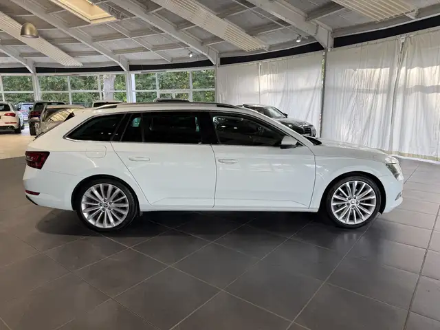 Skoda Superb view 4