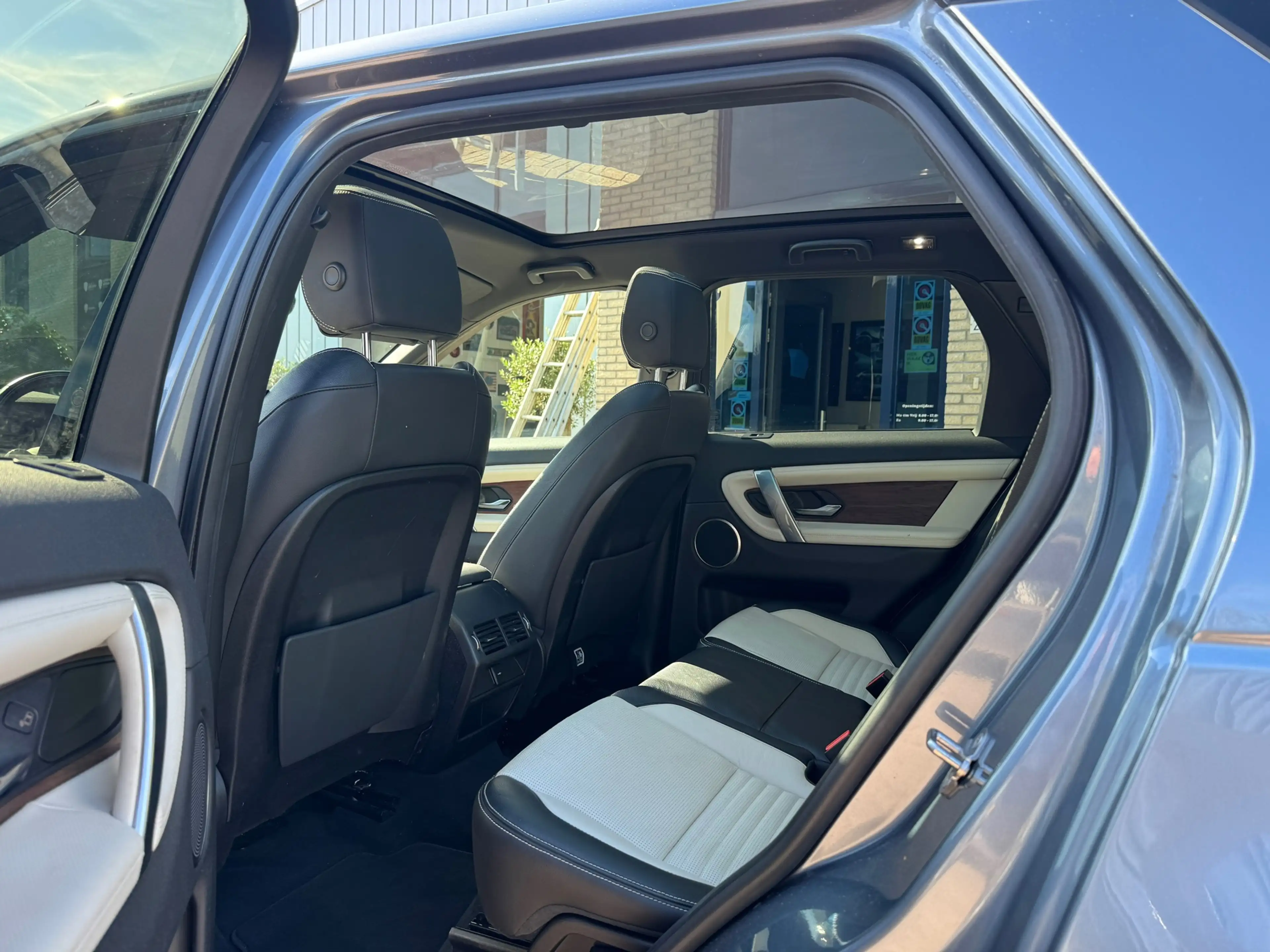Land Rover Discovery Sport P300e 1.5 R-Dynamic S — photo 11